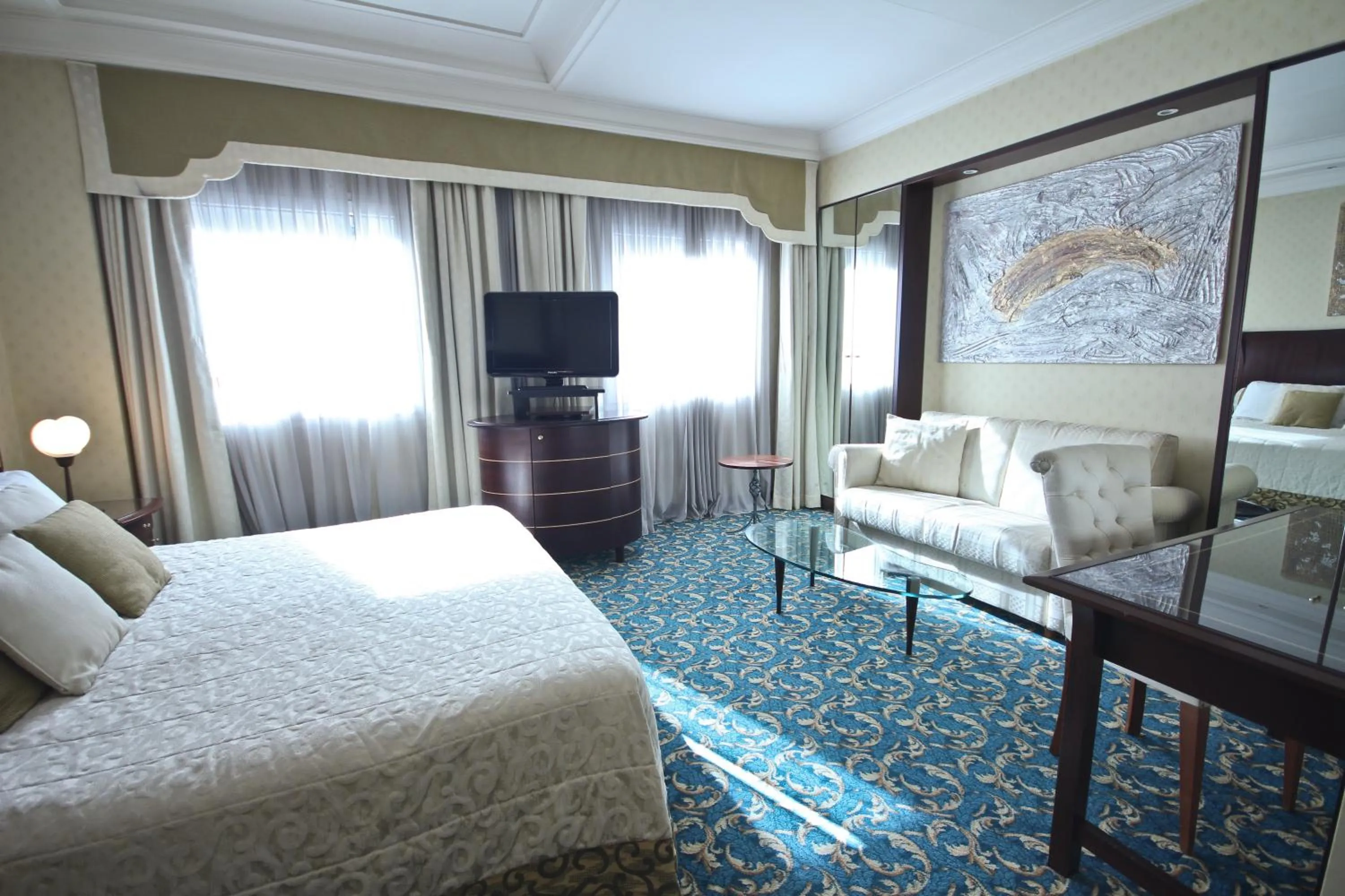 Deluxe Suite in Millennhotel