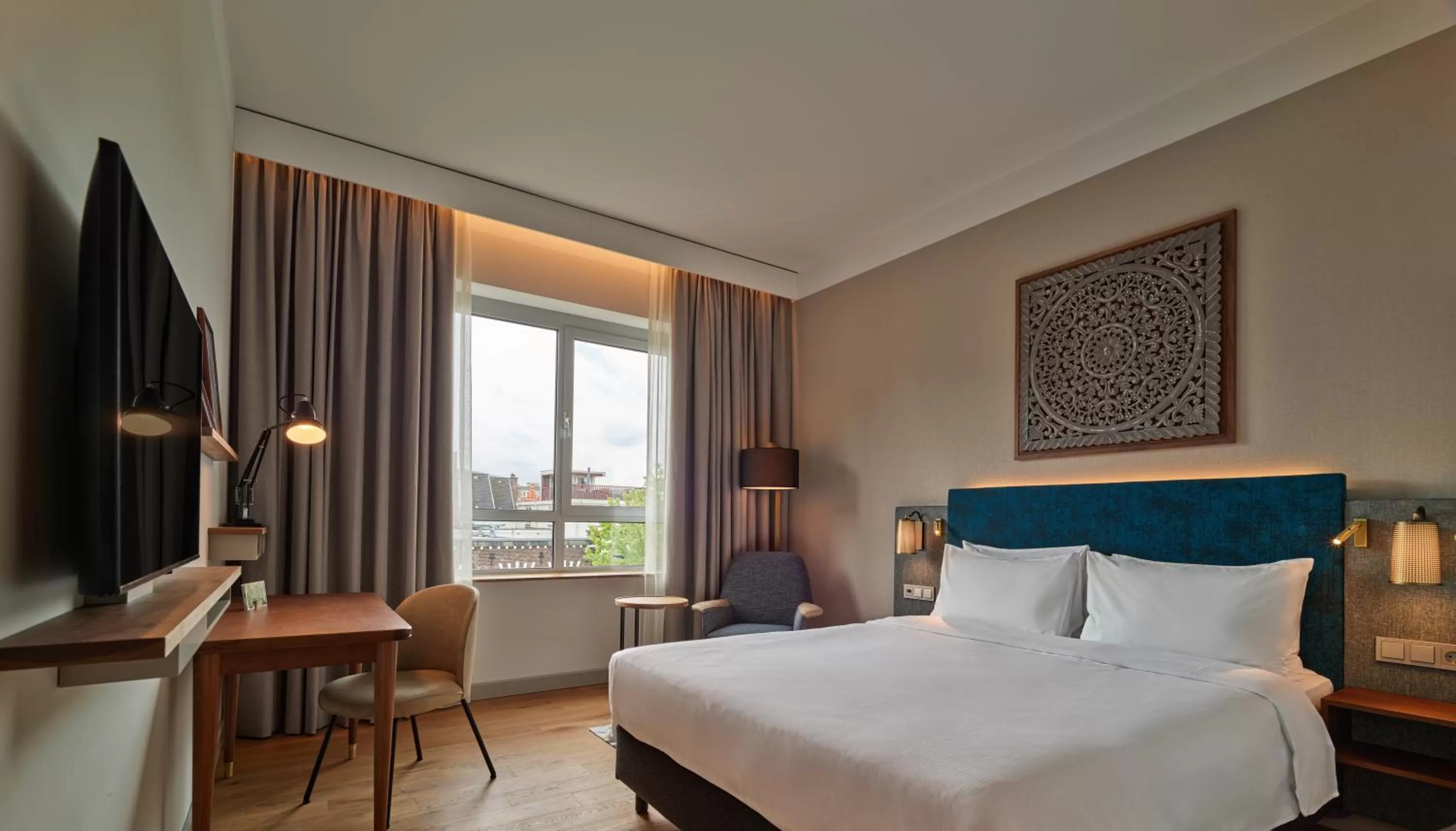 Premium Queen Room with City View in voco The Hague by IHG