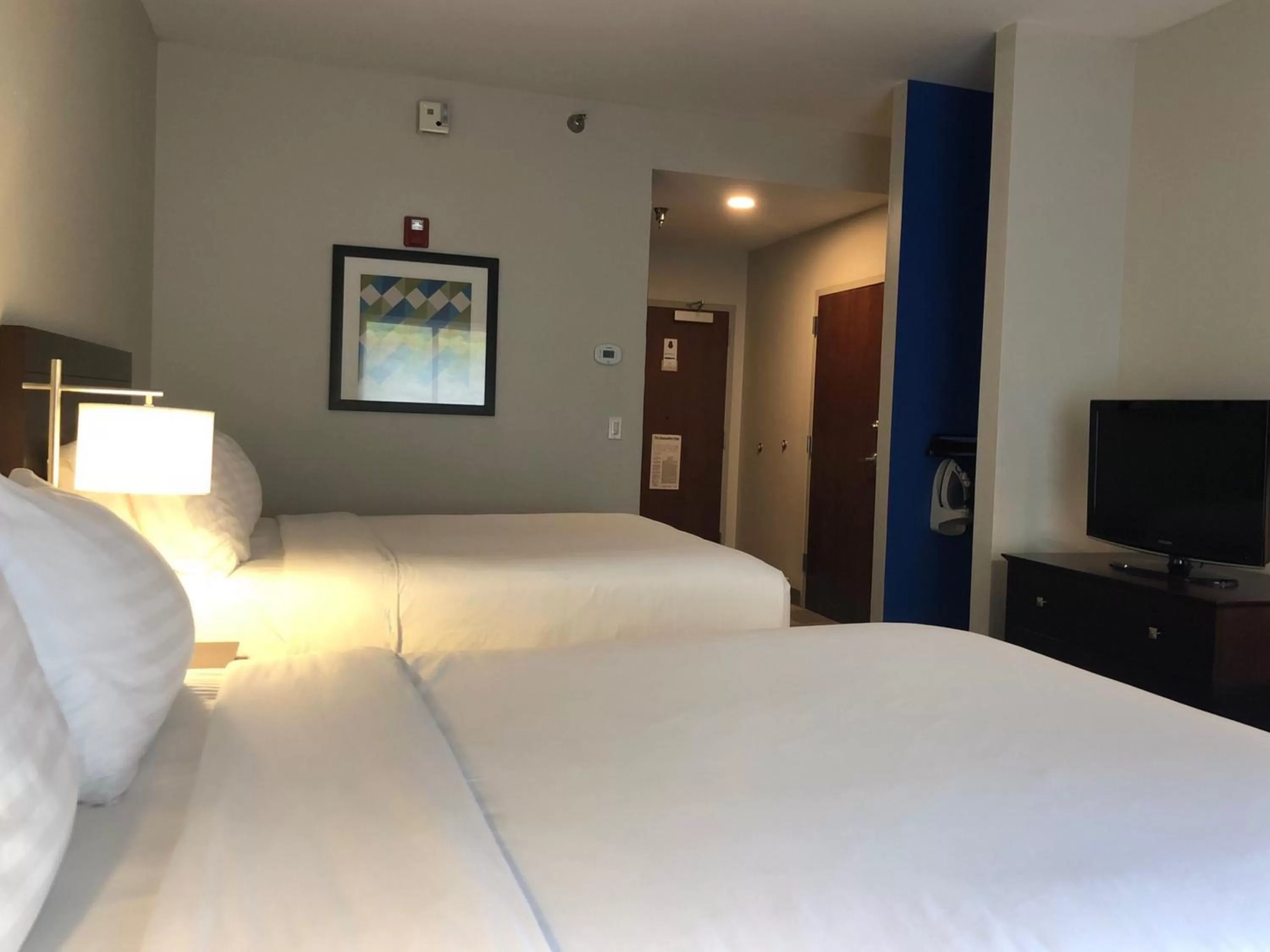 Standard Queen Room with Two Queen Beds and Mobility Accessible Tub in Holiday Inn Express Dayton by IHG