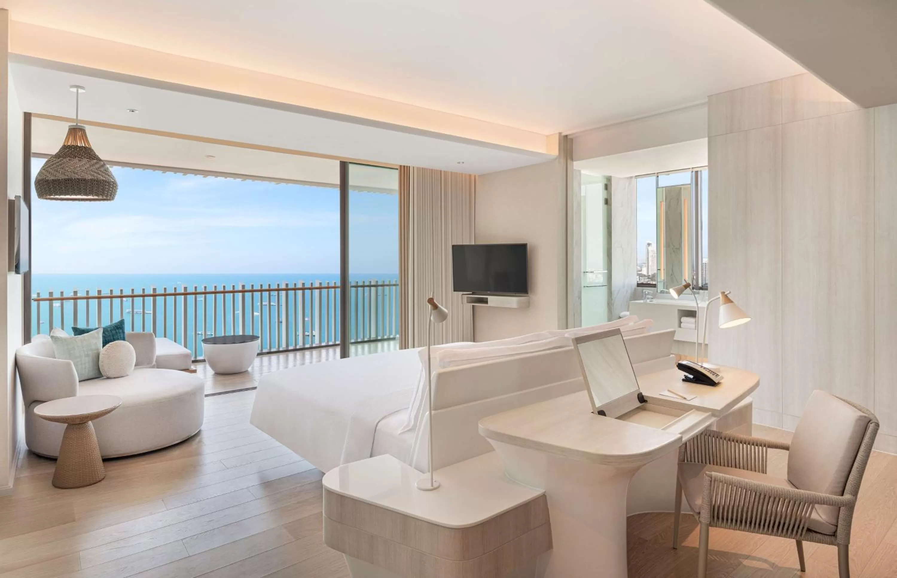 Executive Premium King Room - Ocean Front in Hilton Pattaya