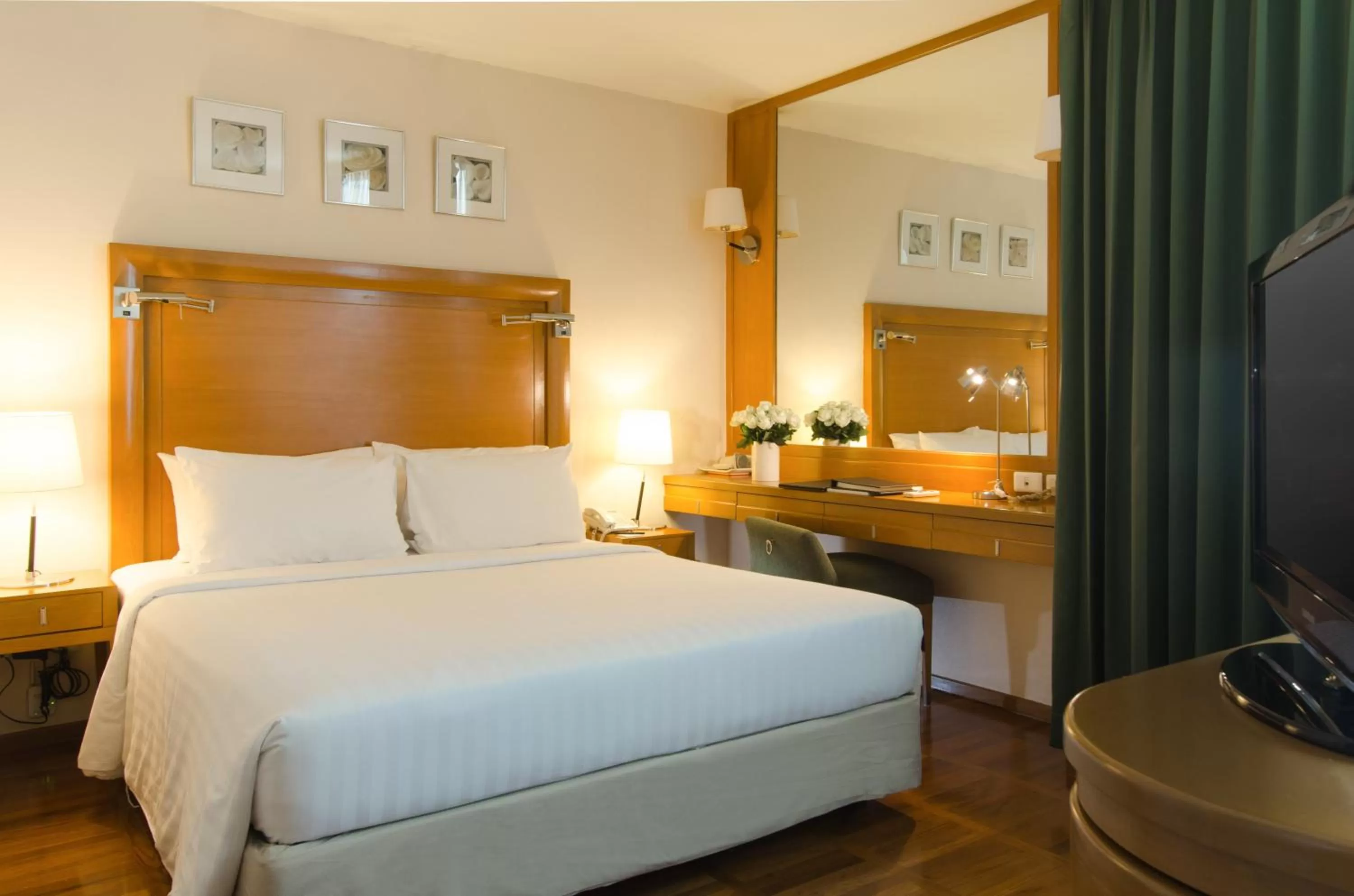 Deluxe Double Room in AT EASE saladaeng by AETAS