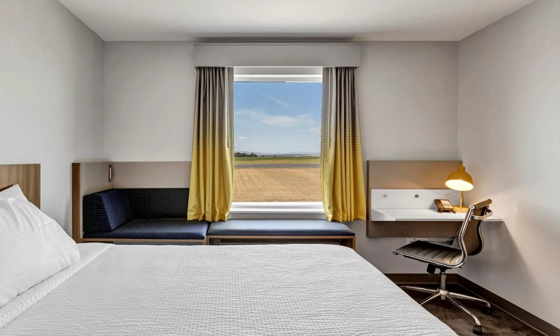 Queen Room - Mobility Access/Non-Smoking in Holiday Inn Express & Suites George - Quincy South by IHG