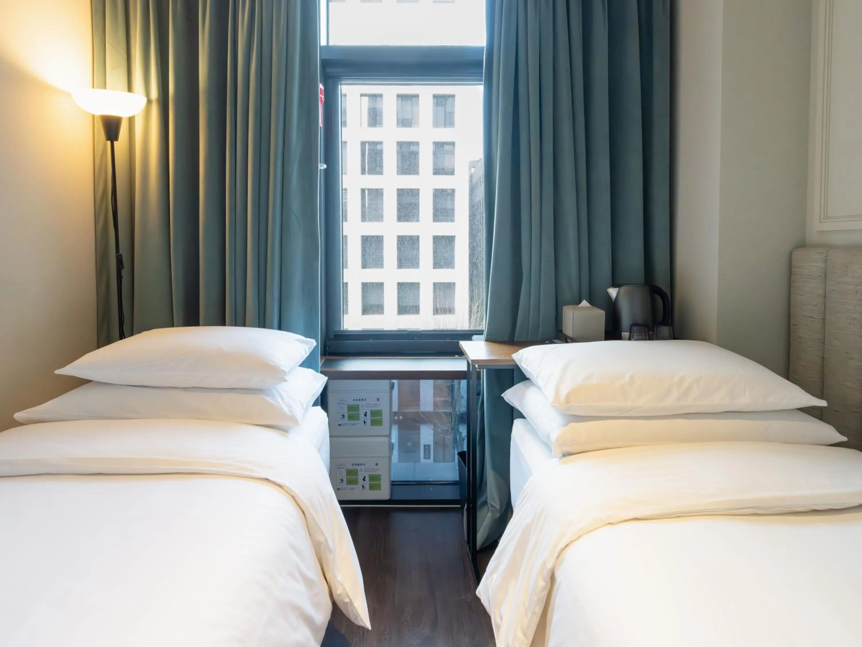 Petite 1 Twin in Hotel Crescendo Seoul