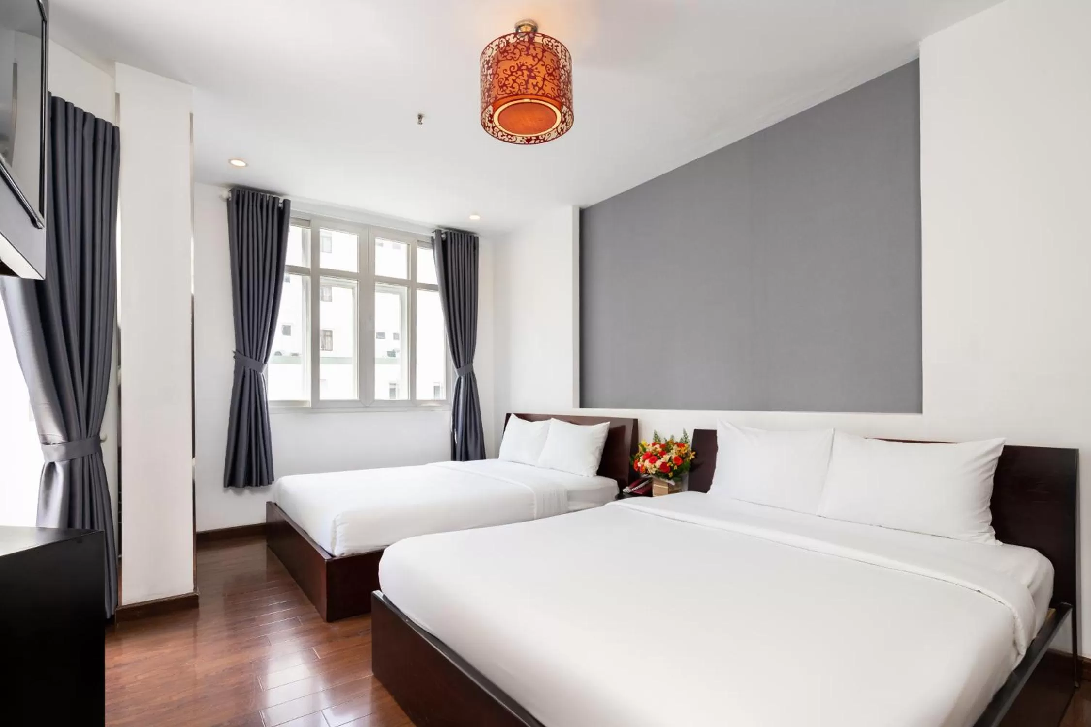 Family Room with Balcony and City View in A&A Toronto Hotel