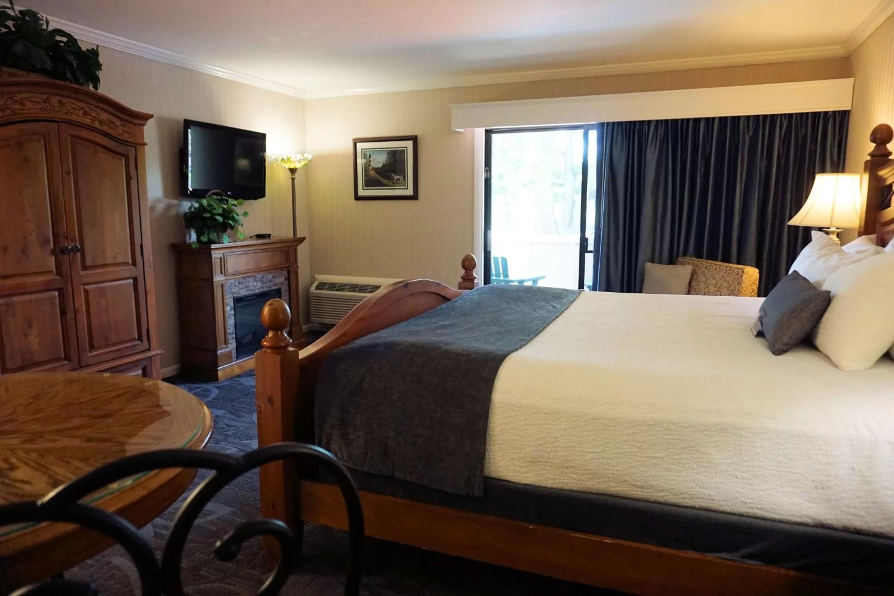 Two Bedroom King Suite in Best Western Chincoteague Island
