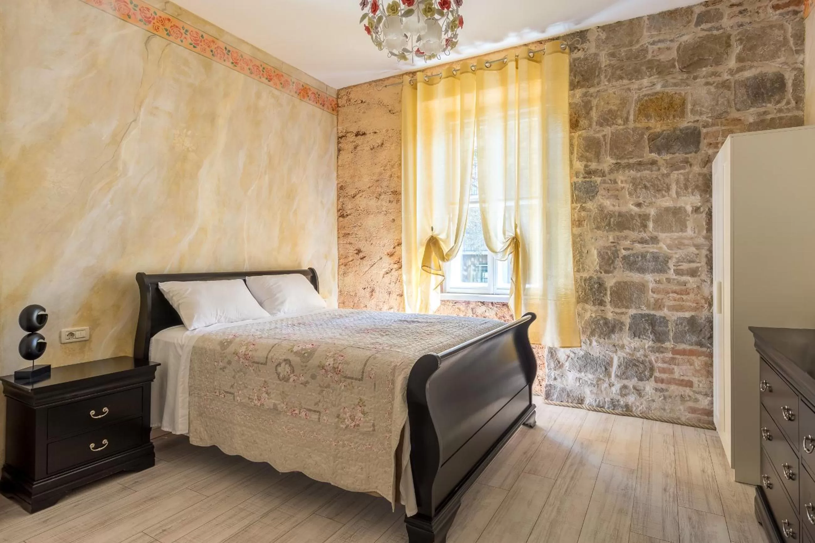 Deluxe Double Room with City View - single occupancy in Pietra Rossa