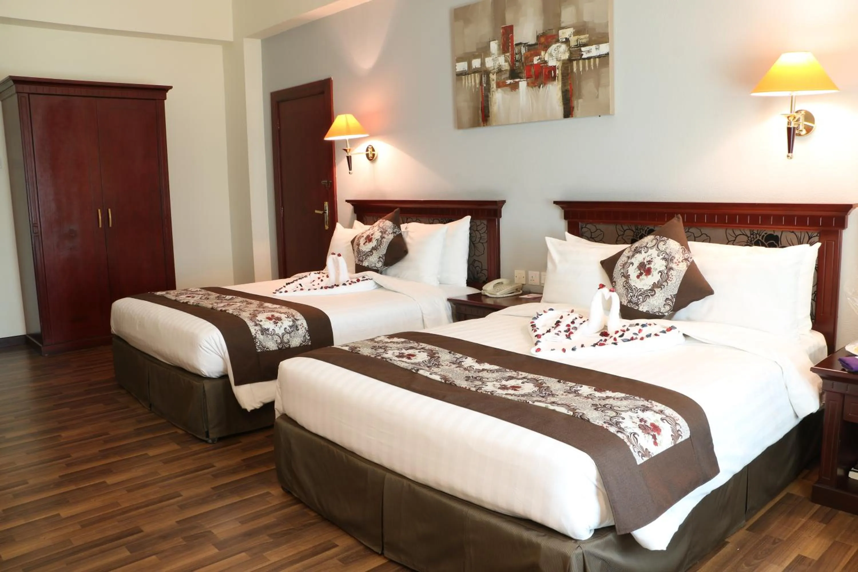 Standard Room - Twin Beds in Pars International Hotel