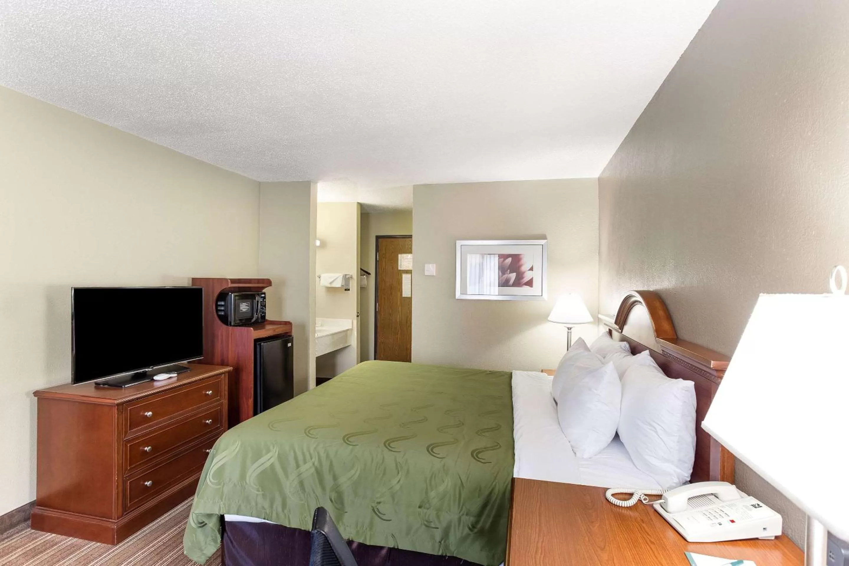 King Suite with bath - Non-Smoking in Quality Inn