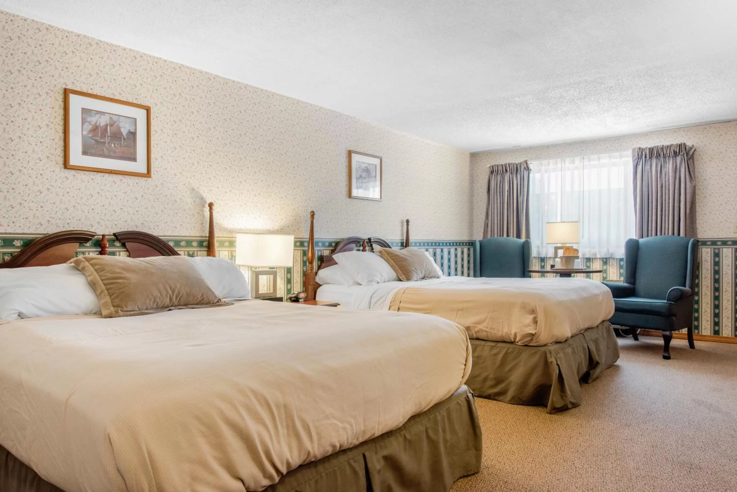 Queen Room with Two Queen Beds - Pet Friendly in Coachman Inn