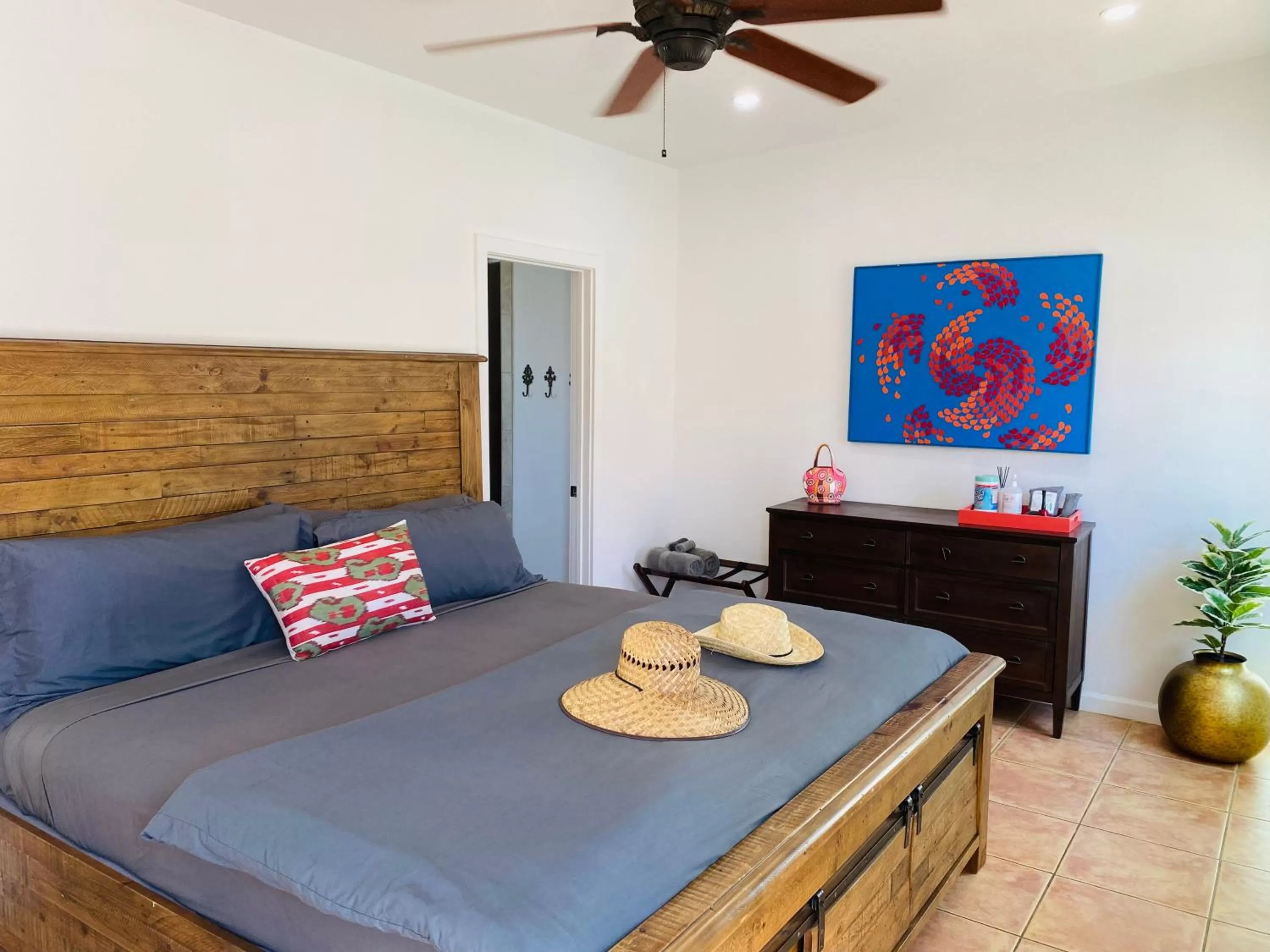 Superior King Room in MI KASA HOT SPRINGS Clothing Optional,420 Friendly,Adults Only,