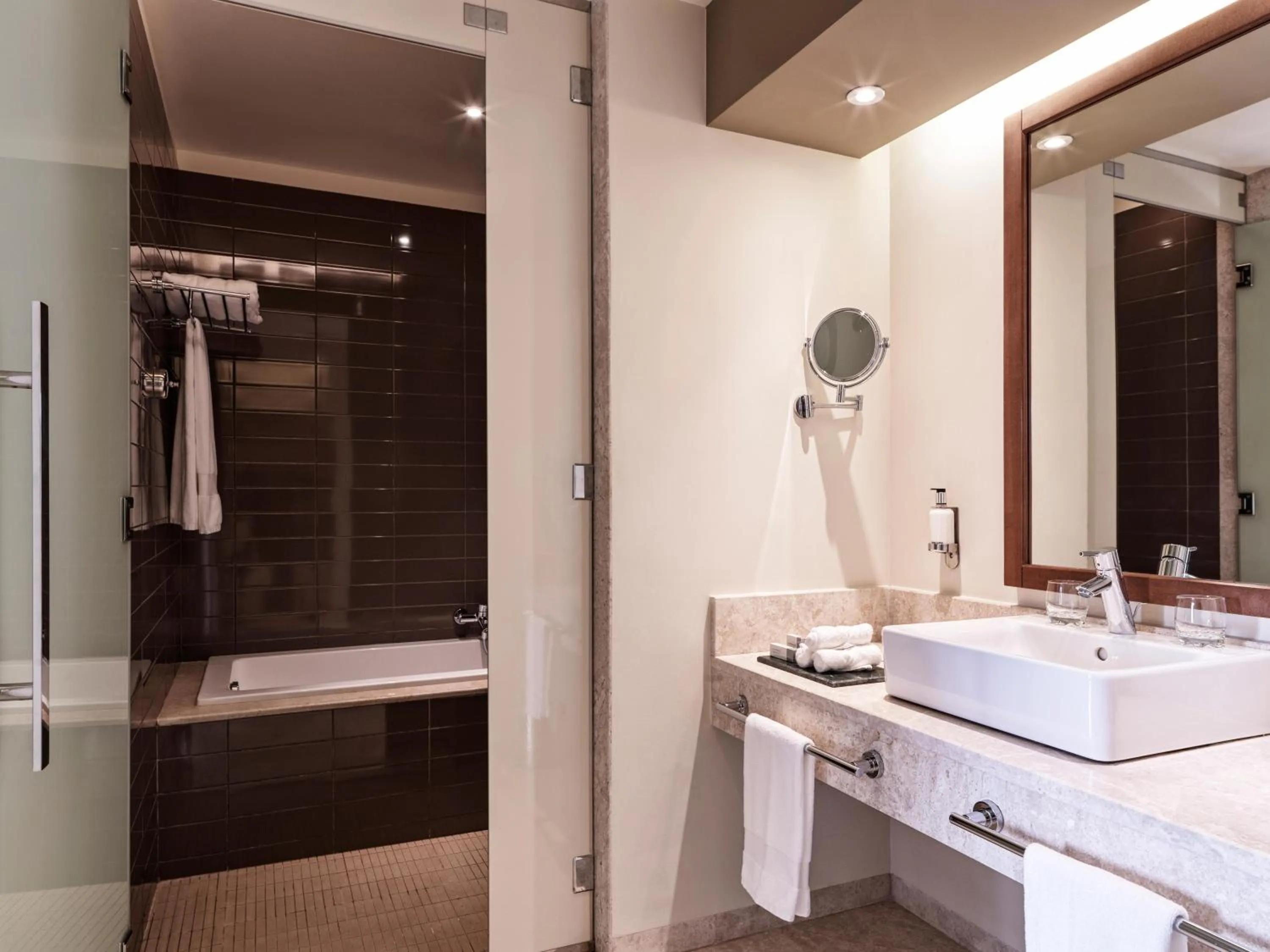 Fanar Deluxe Suite With Aqua Park Entrance in Fanar Hotel & Residences