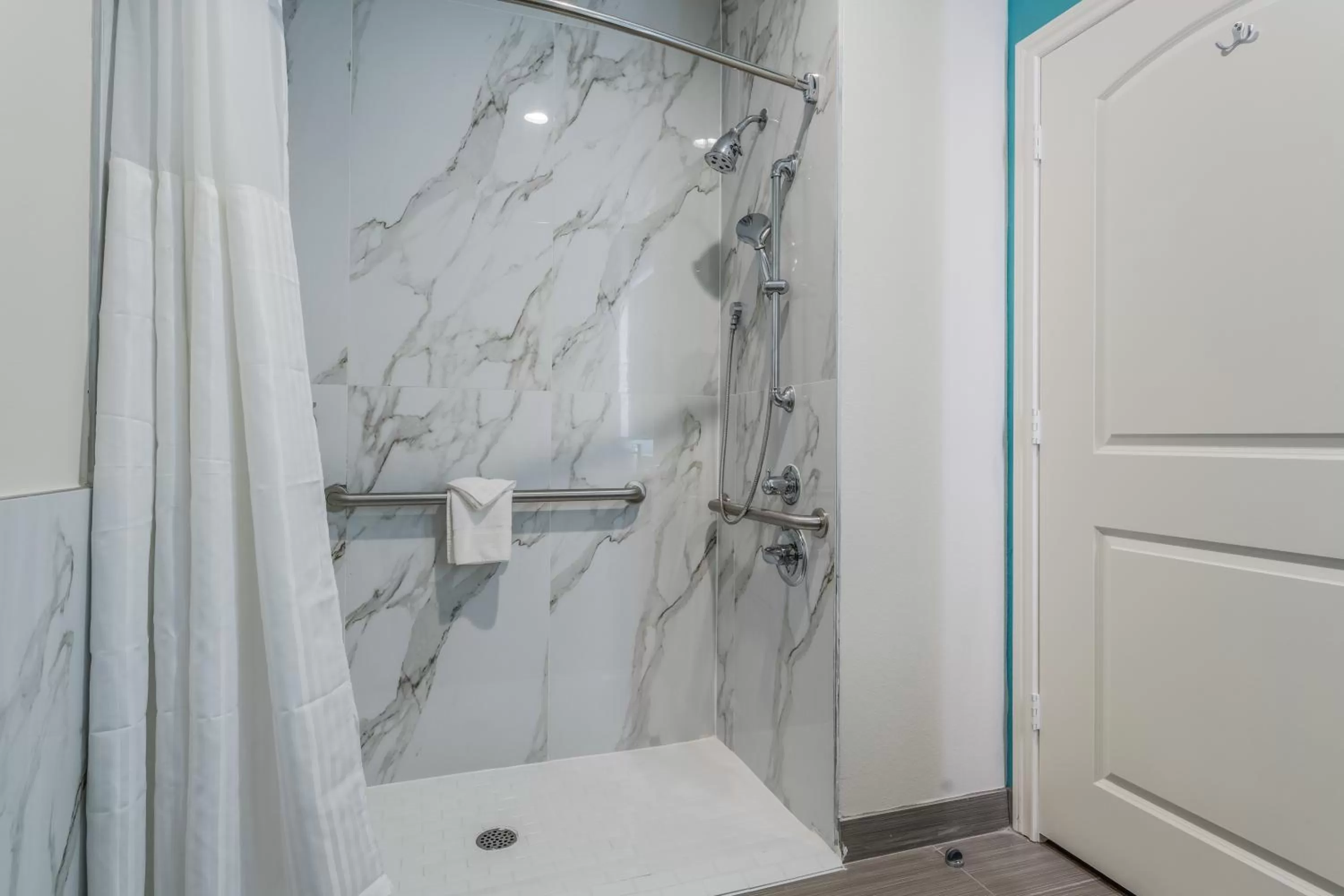 King Suite in Red Lion Inn & Suites Katy