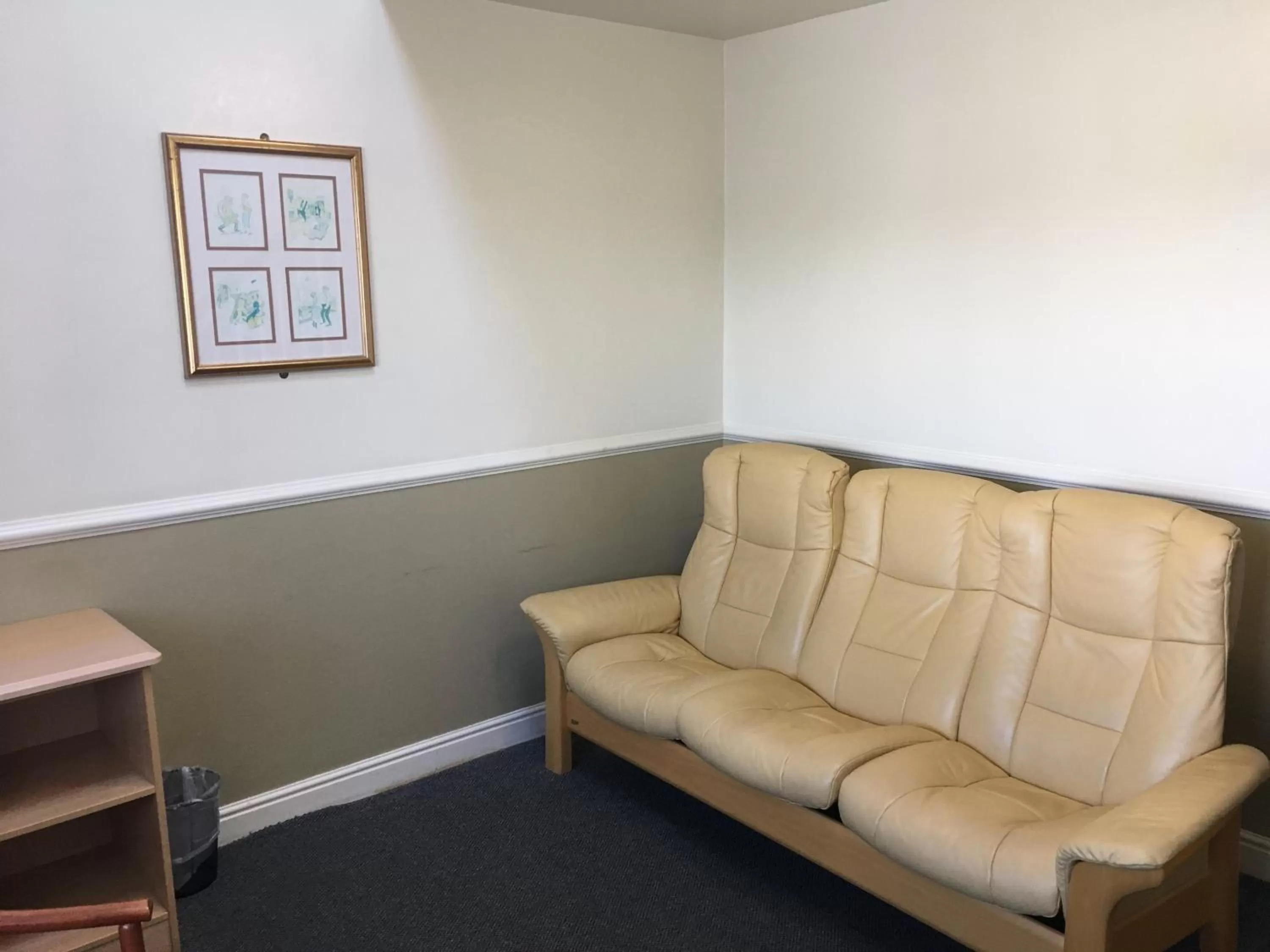 King Room - single occupancy in Moreton Park Hotel