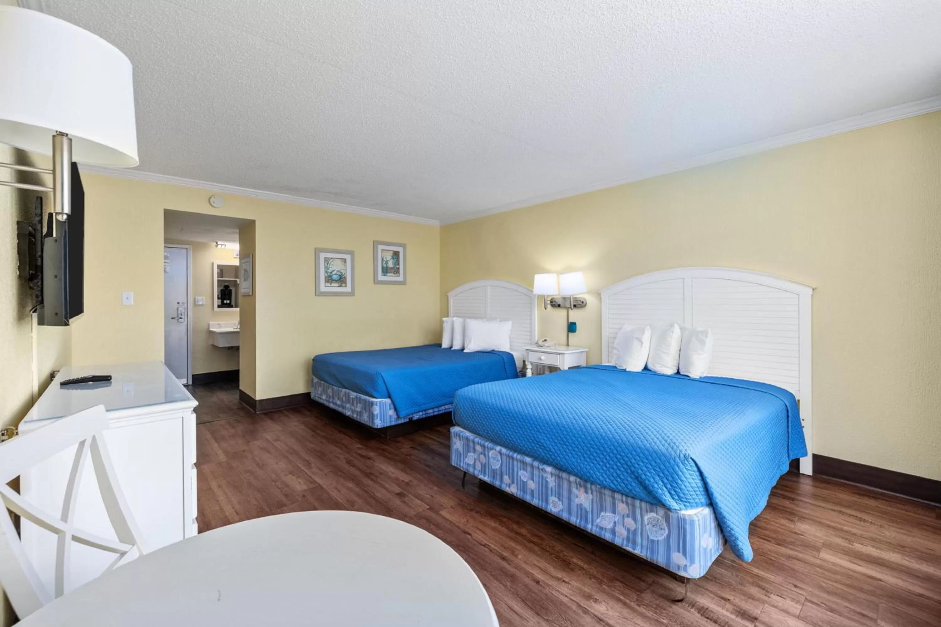 Standard Queen Room with Two Queen Beds and Ocean View in North Shore Oceanfront Resort Hotel
