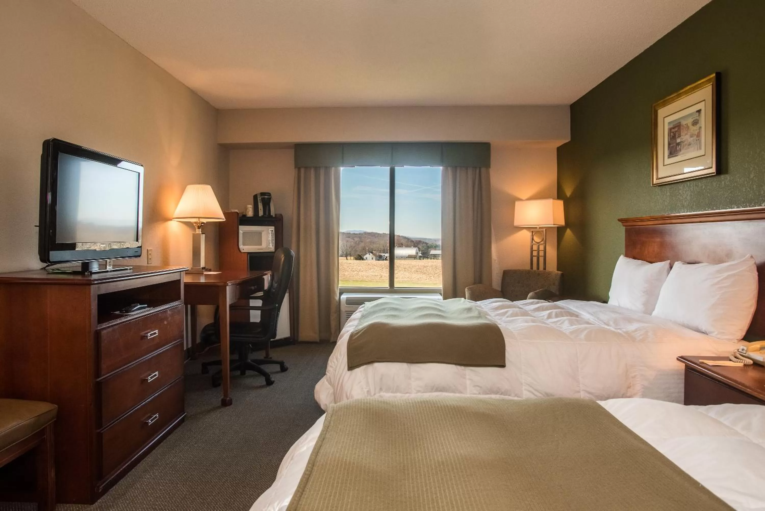 Queen Room with Two Queen Beds - Non-Smoking in Round Hill Inn