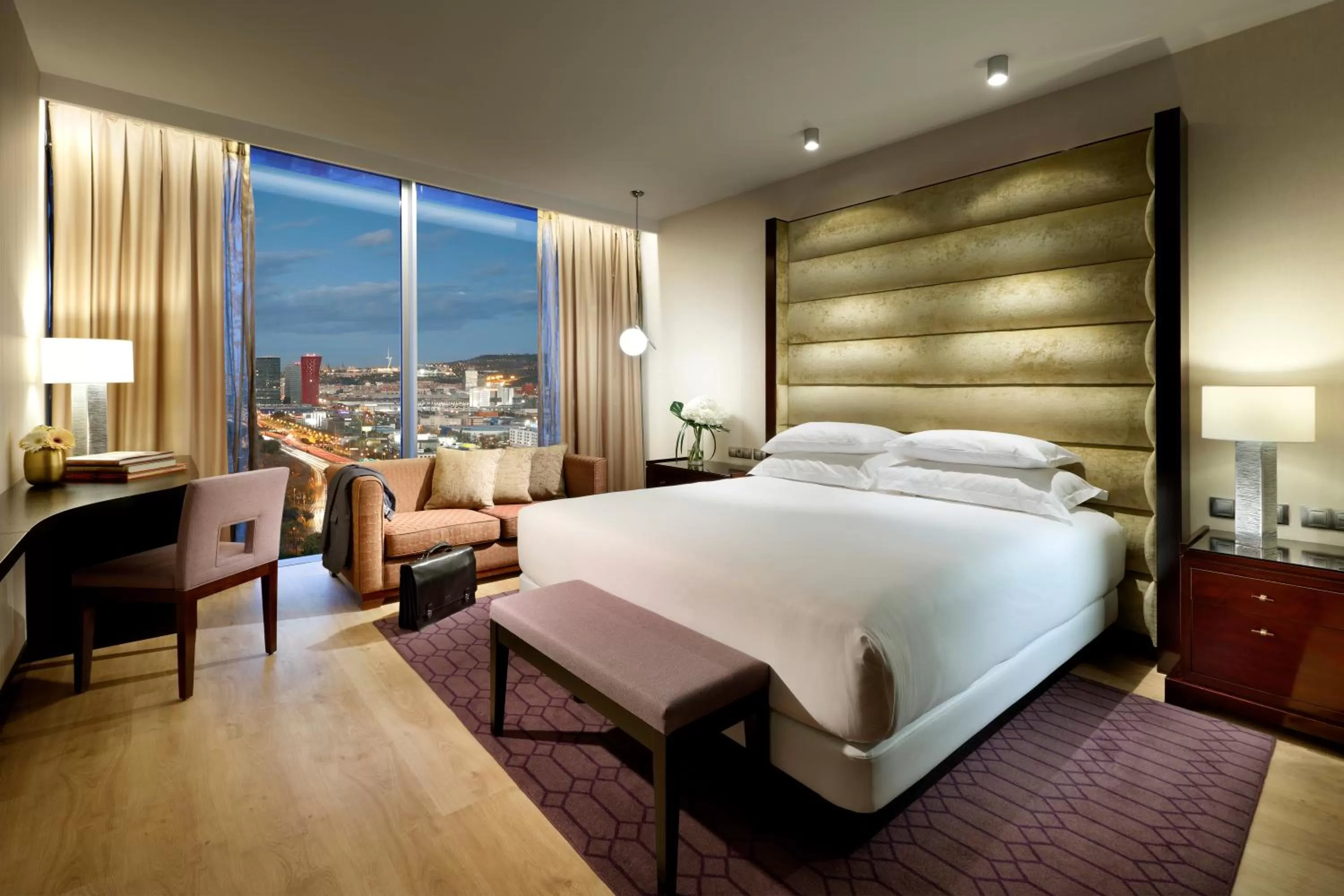 Deluxe King Room with Panoramic View - High Floor/Club Access in Hyatt Regency Barcelona Tower
