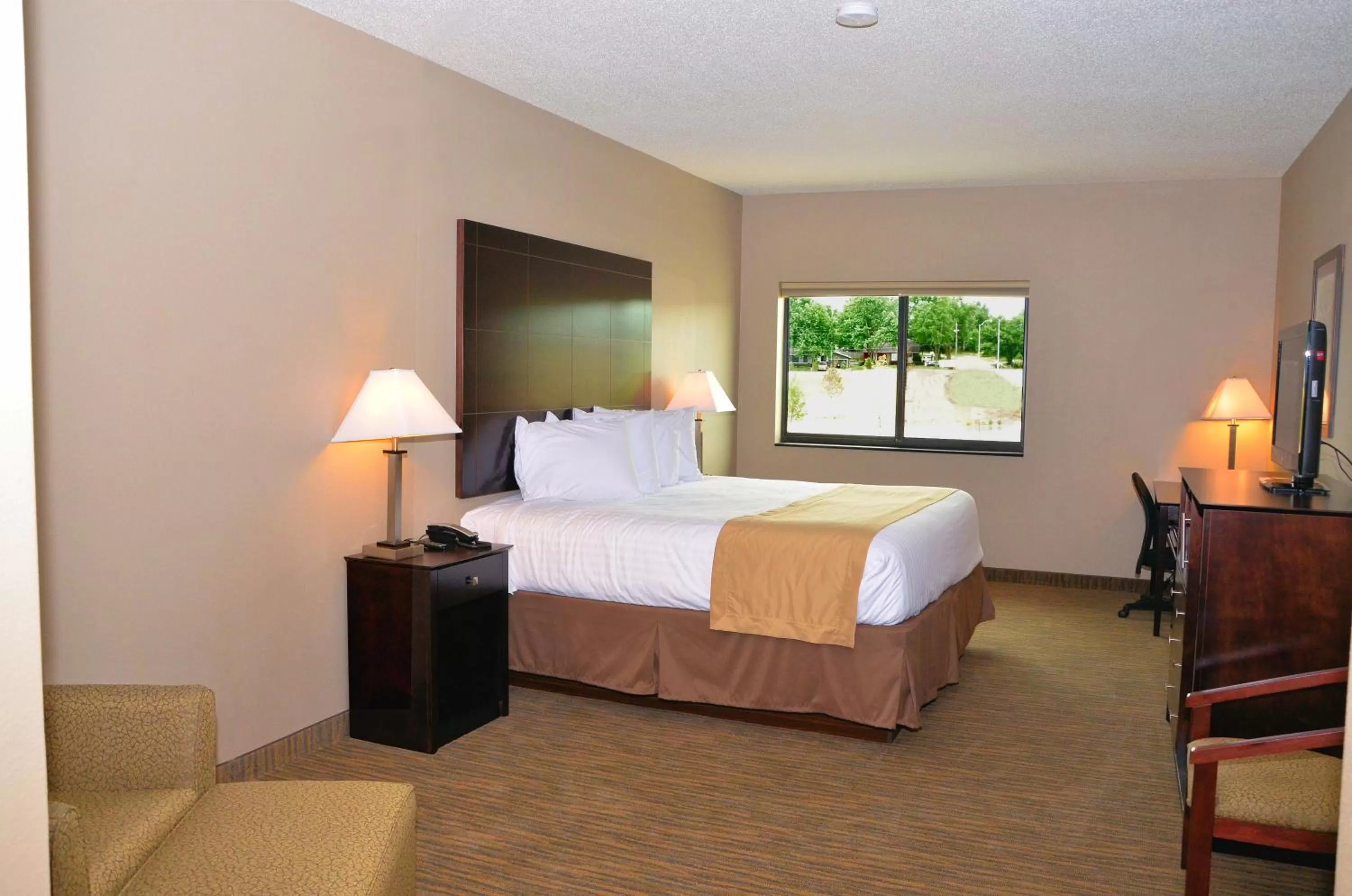 Superior King Room in Qube Hotel - Polk City
