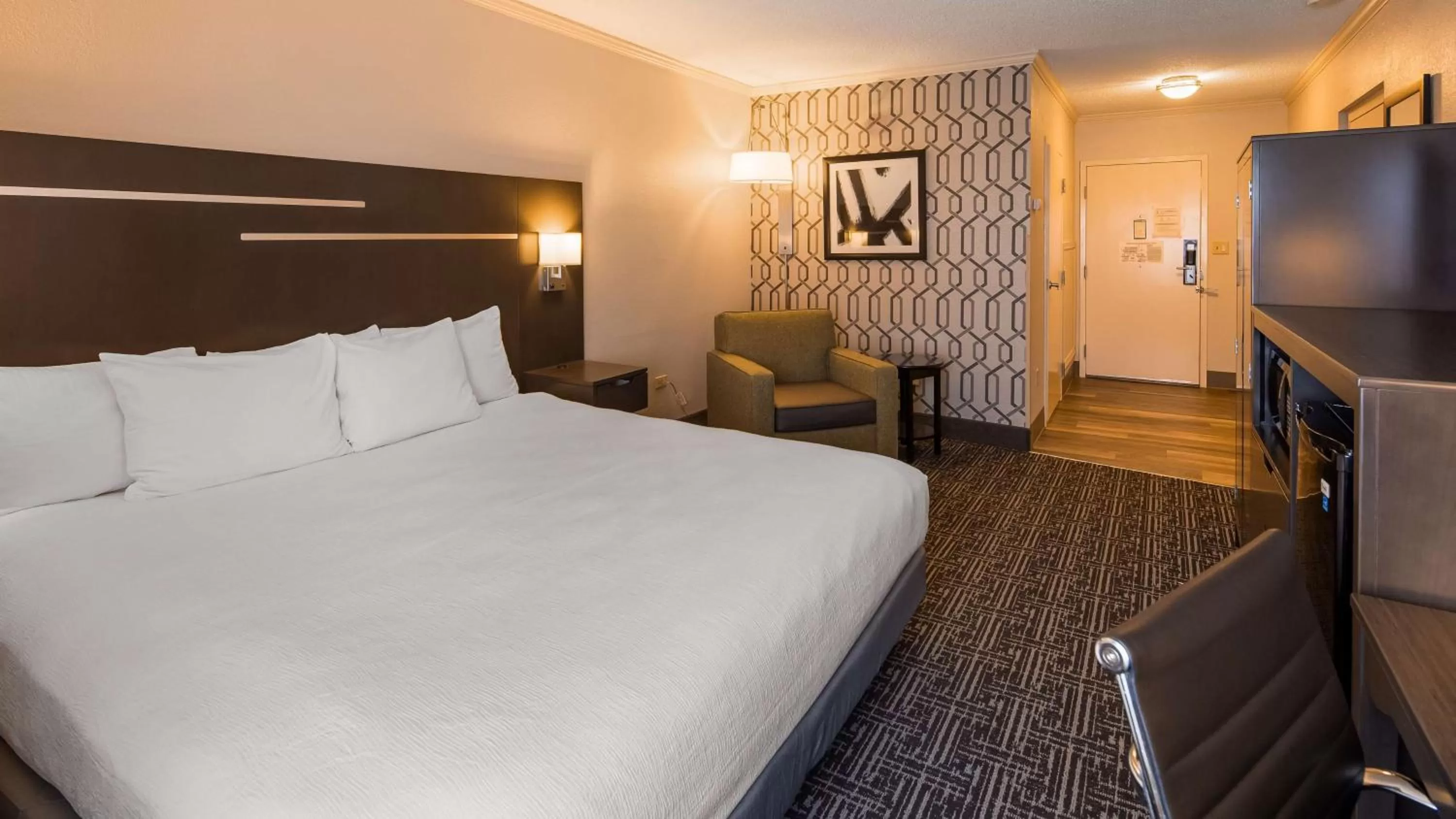 King Room with Roll-In Shower - Mobility Access in Best Western Plus Morristown Conference Center