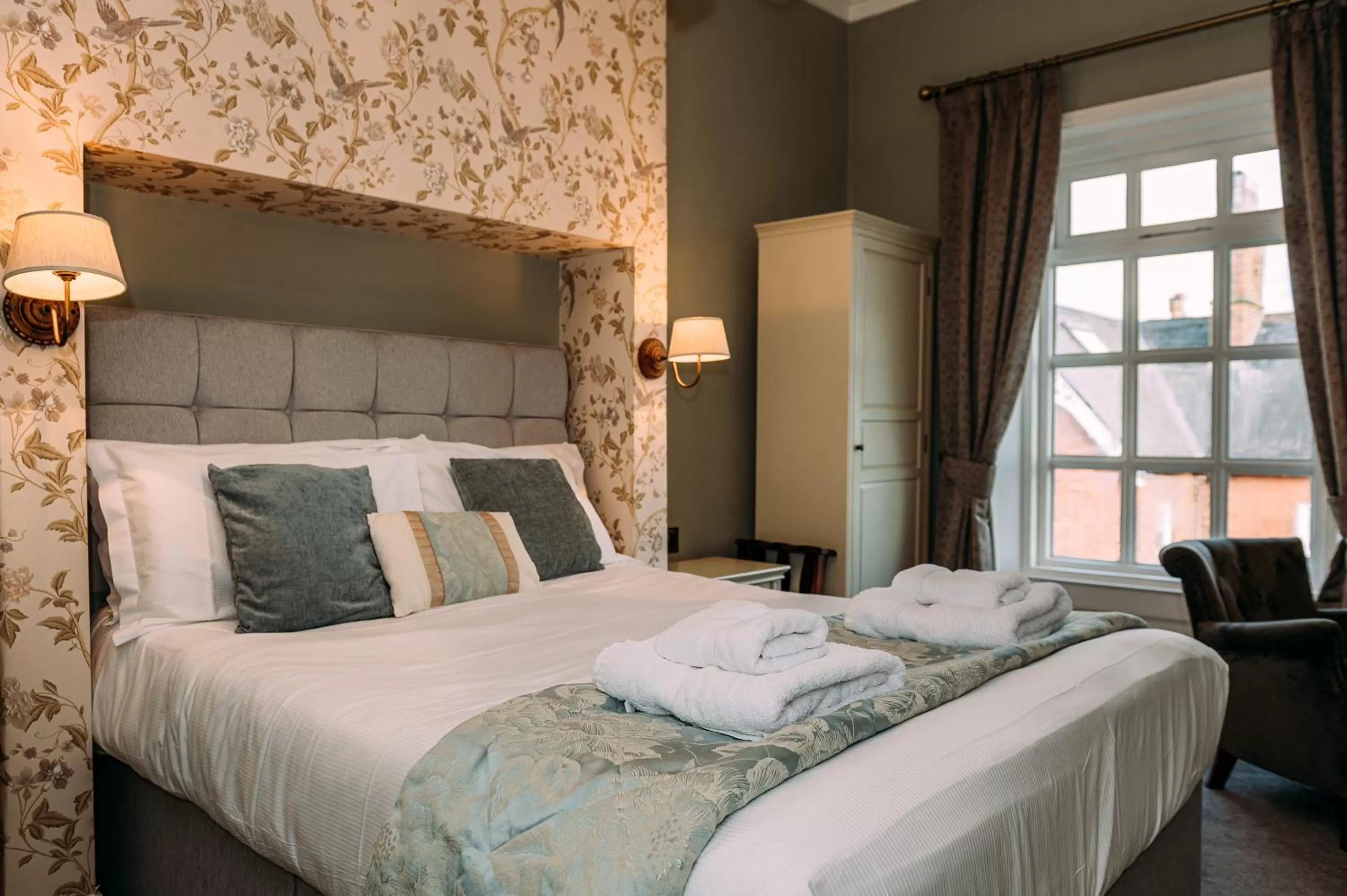 Budget Double Room in The Queens Hotel