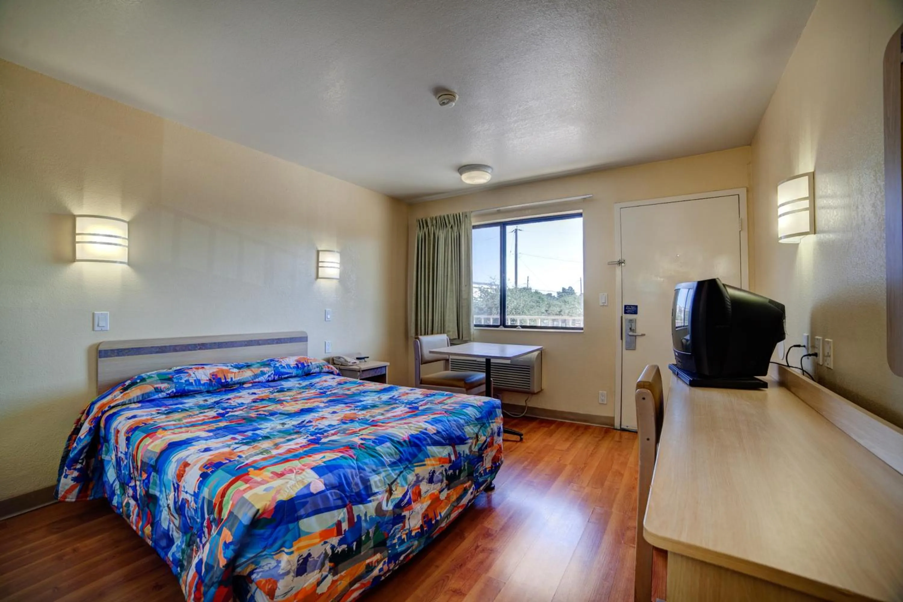 King Room in Super 7 Inn