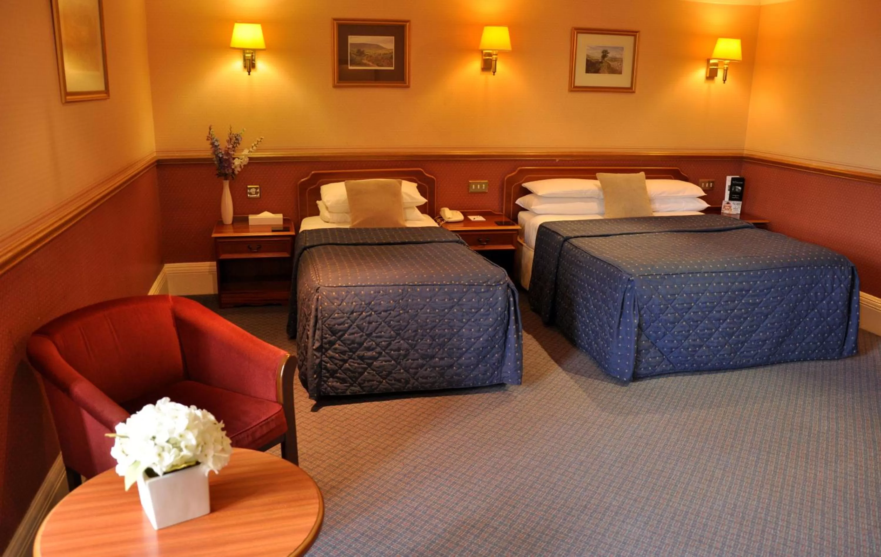 Family Room in Cairn Hotel