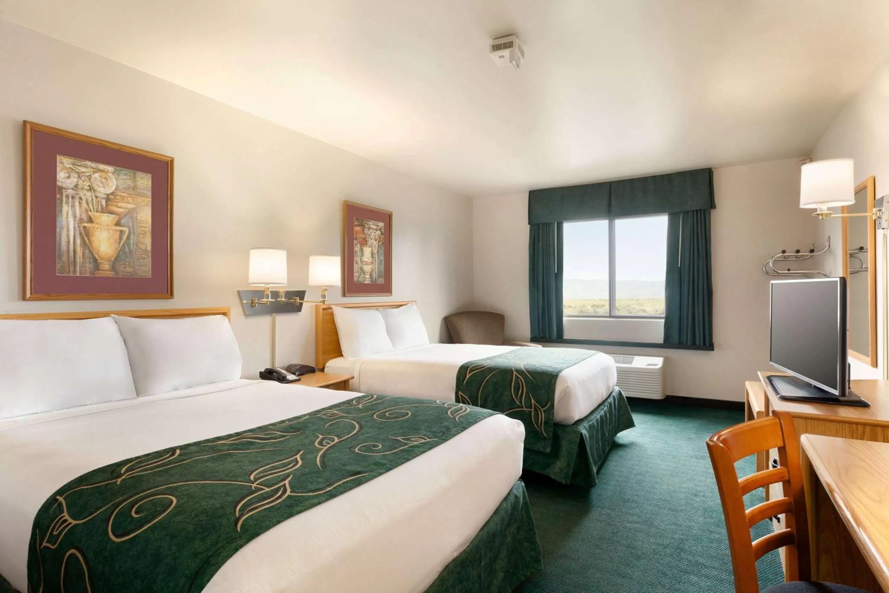 Deluxe Double Room - Mobility Access/Non-Smoking in Travelodge by Wyndham Milford