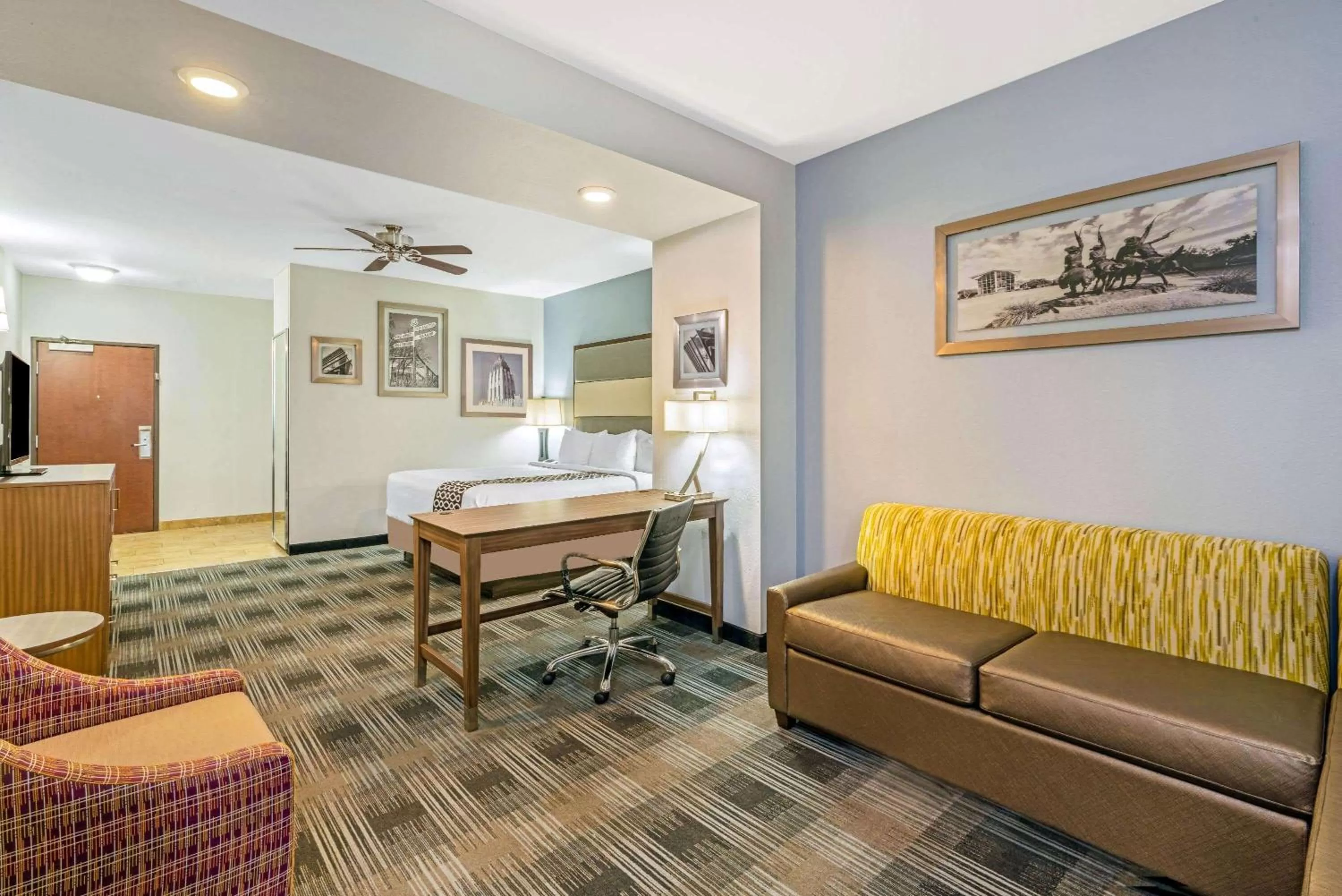 Deluxe King Room in La Quinta by Wyndham Guthrie