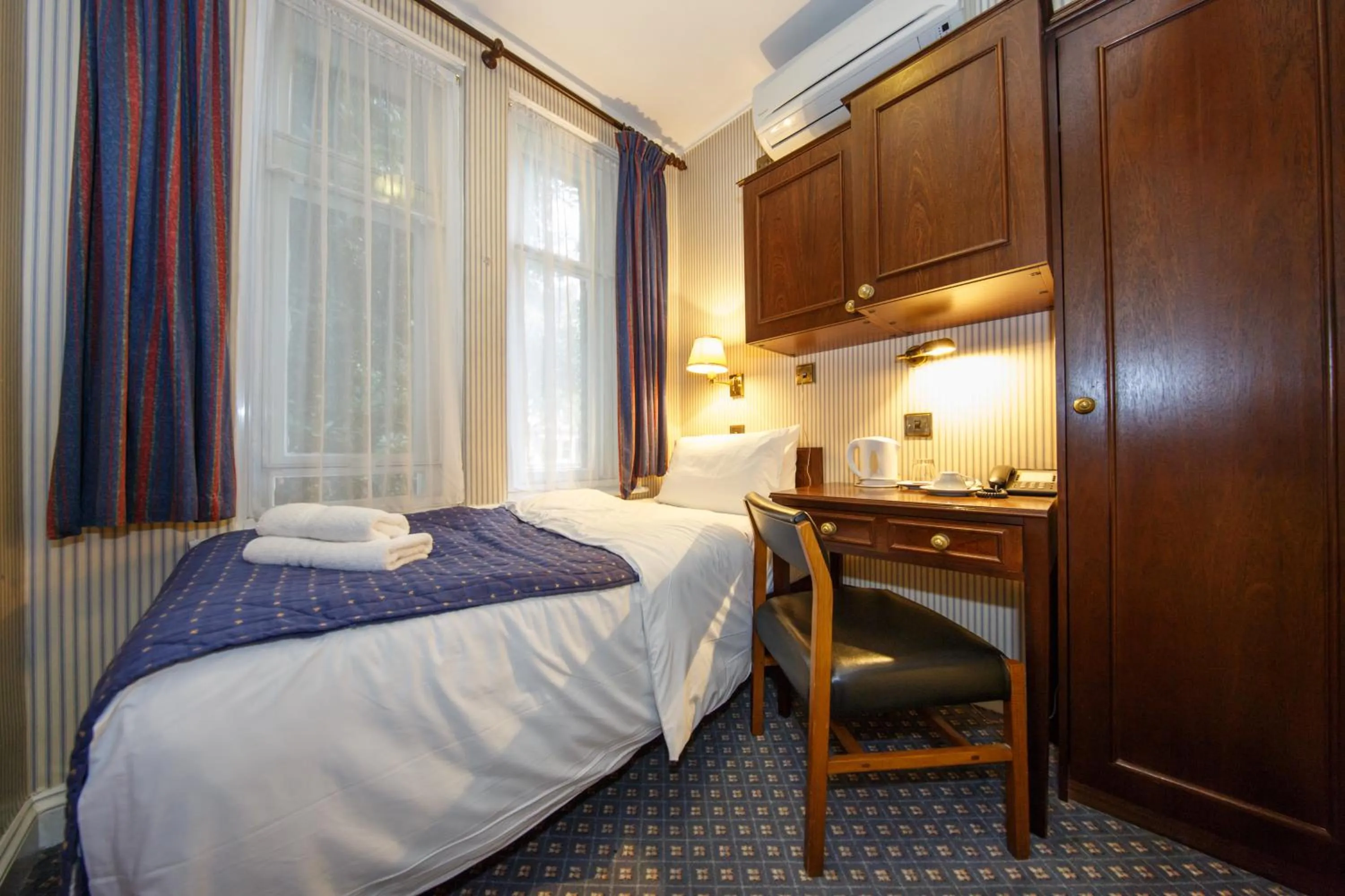 Single Room in Regency House Hotel