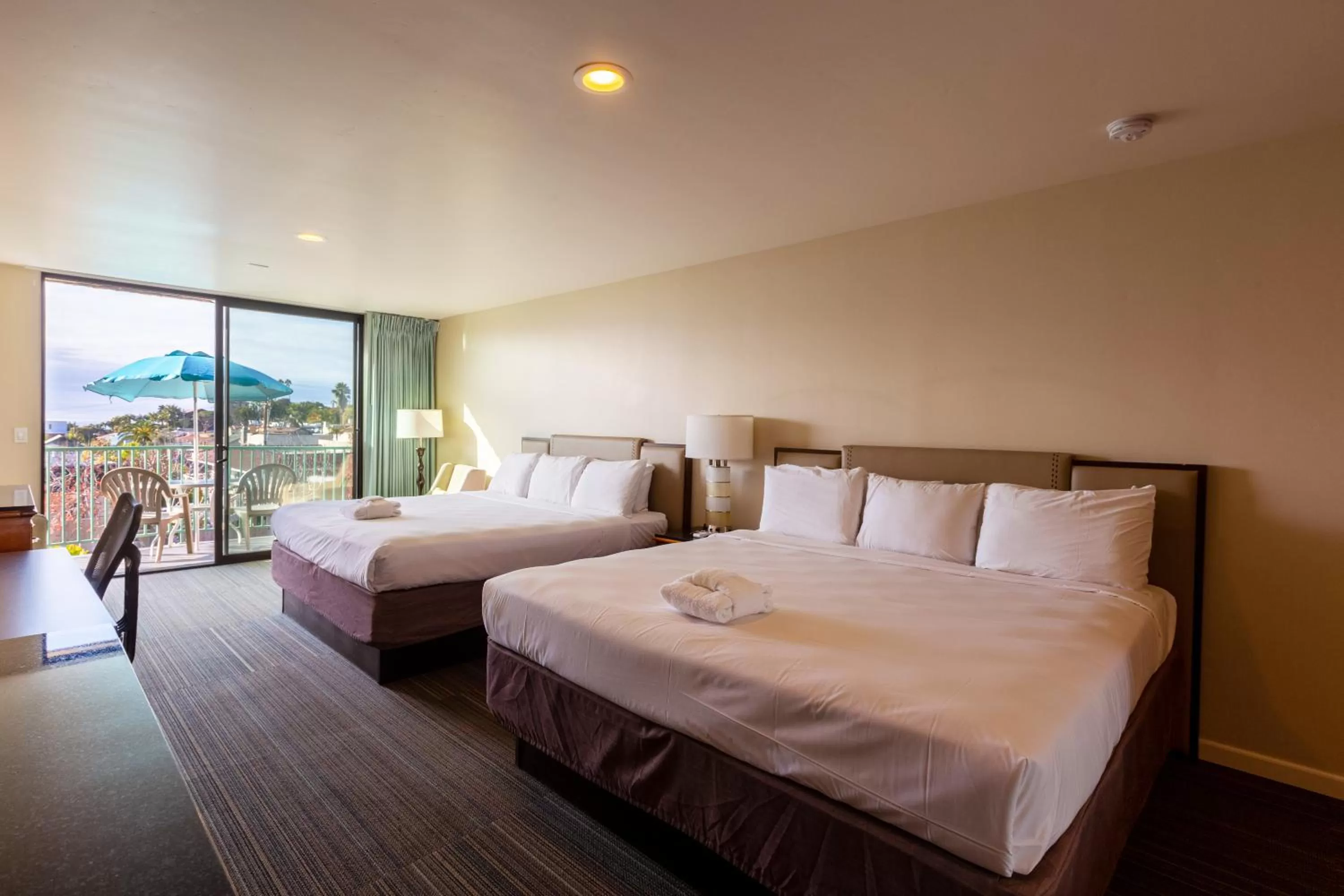 Deluxe Double Room with Balcony and Sea View in Moonlight Beach Motel