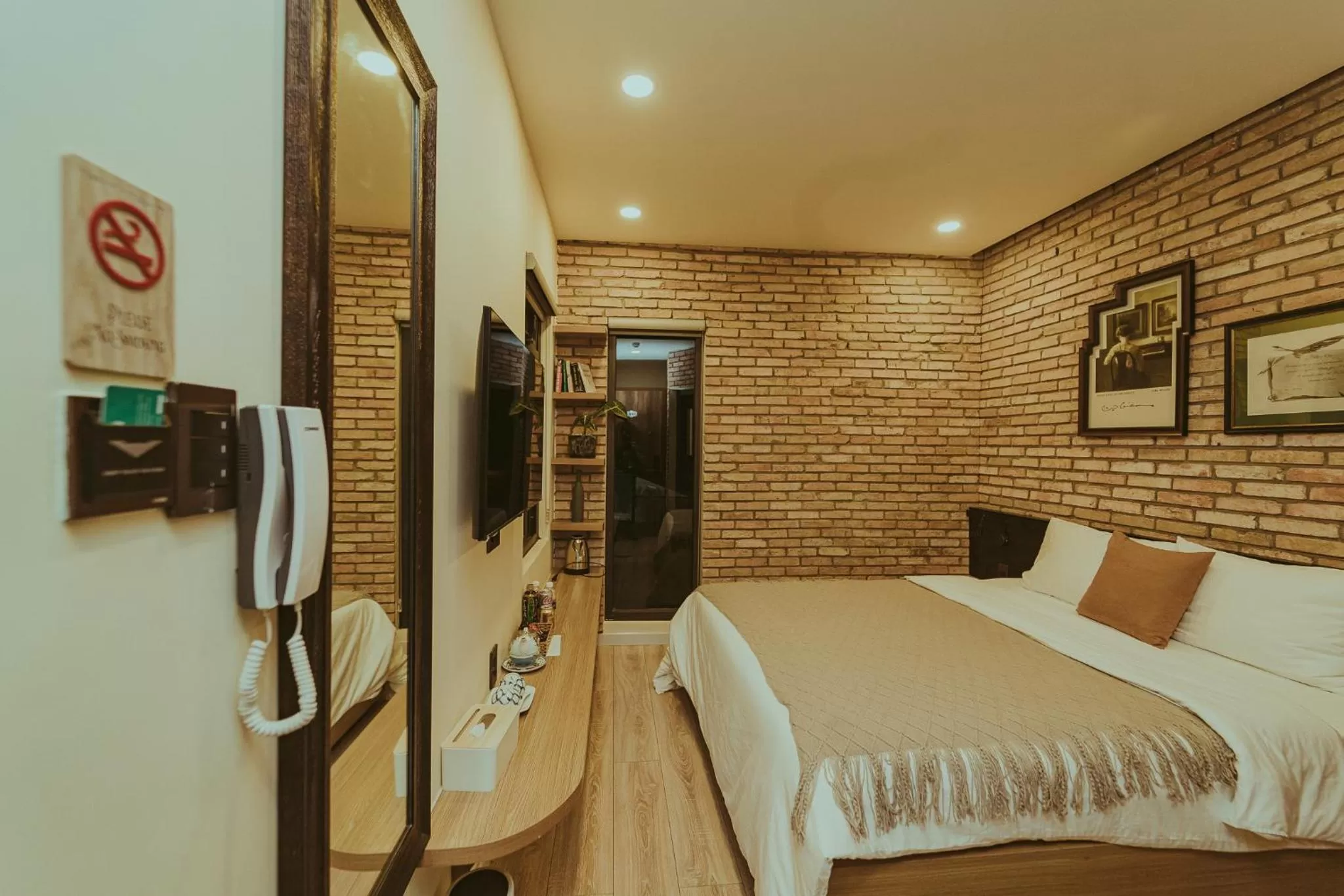 Superior Queen Room in The Brick Home dalat