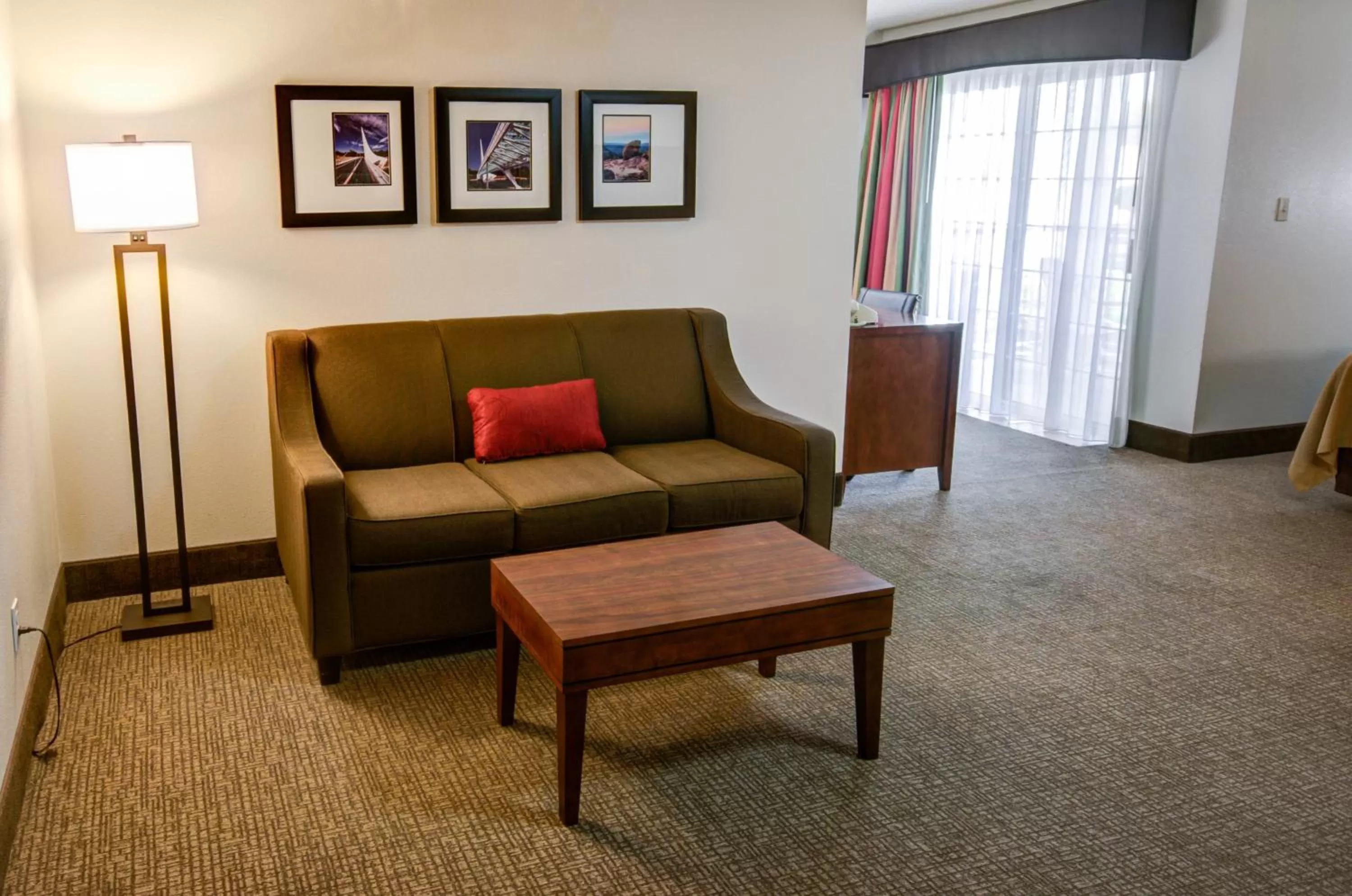 Corner King Room - Non-Smoking in Comfort Inn Redding Near I-5