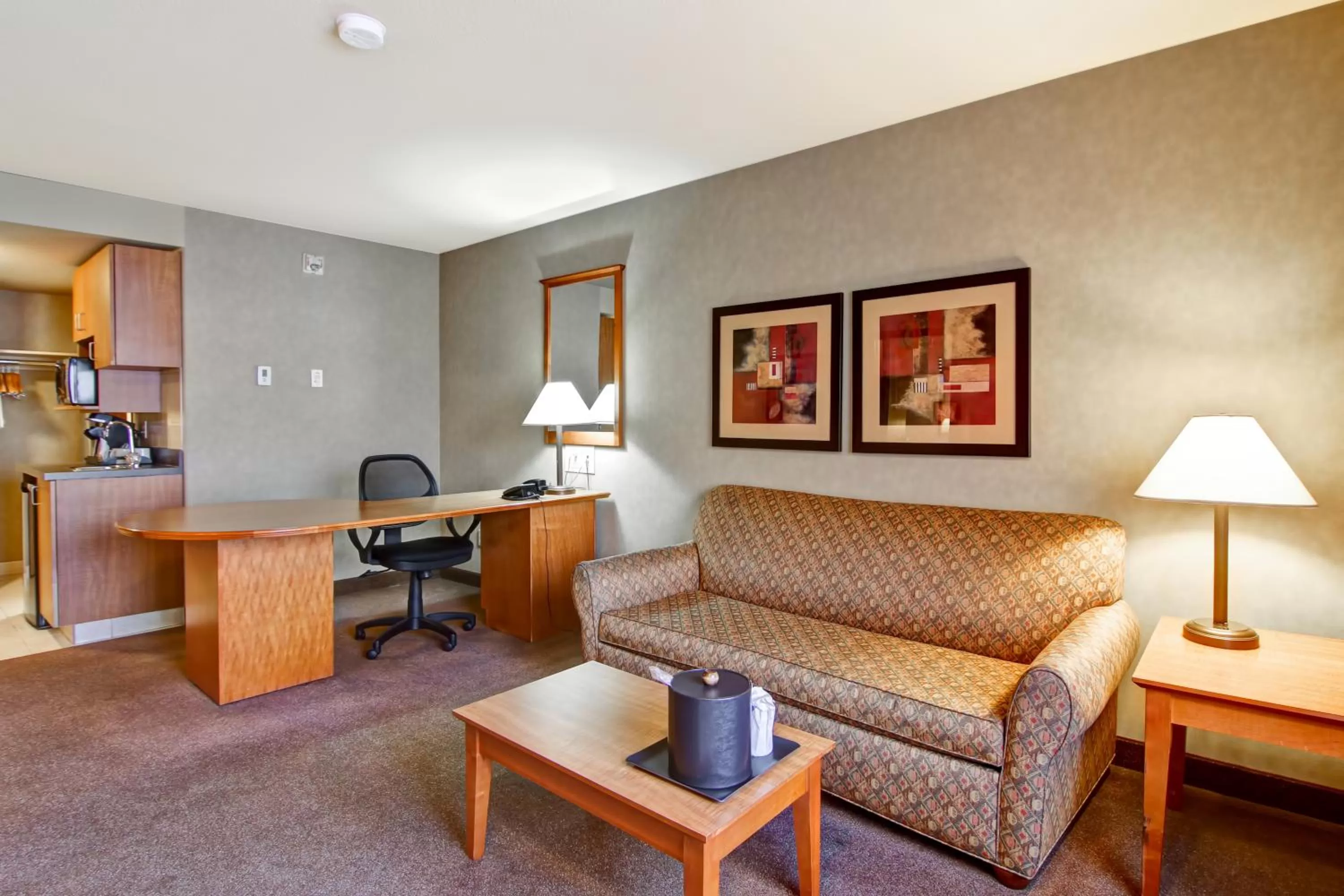 Deluxe King Suite - Non-Smoking in Ramada by Wyndham Ponoka