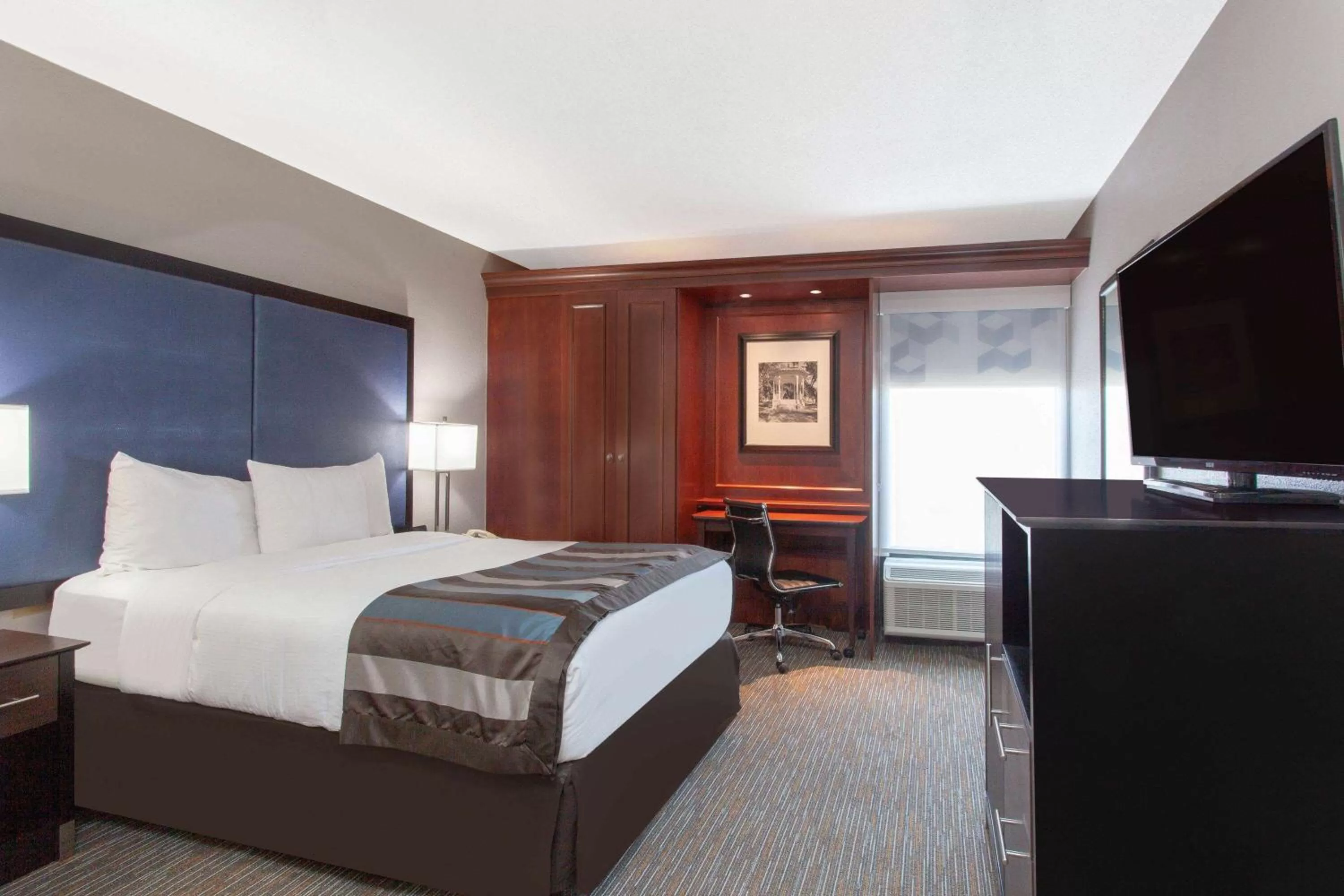 Double Room - Mobility Access/Non-Smoking in Wingate by Wyndham Charleston Coliseum