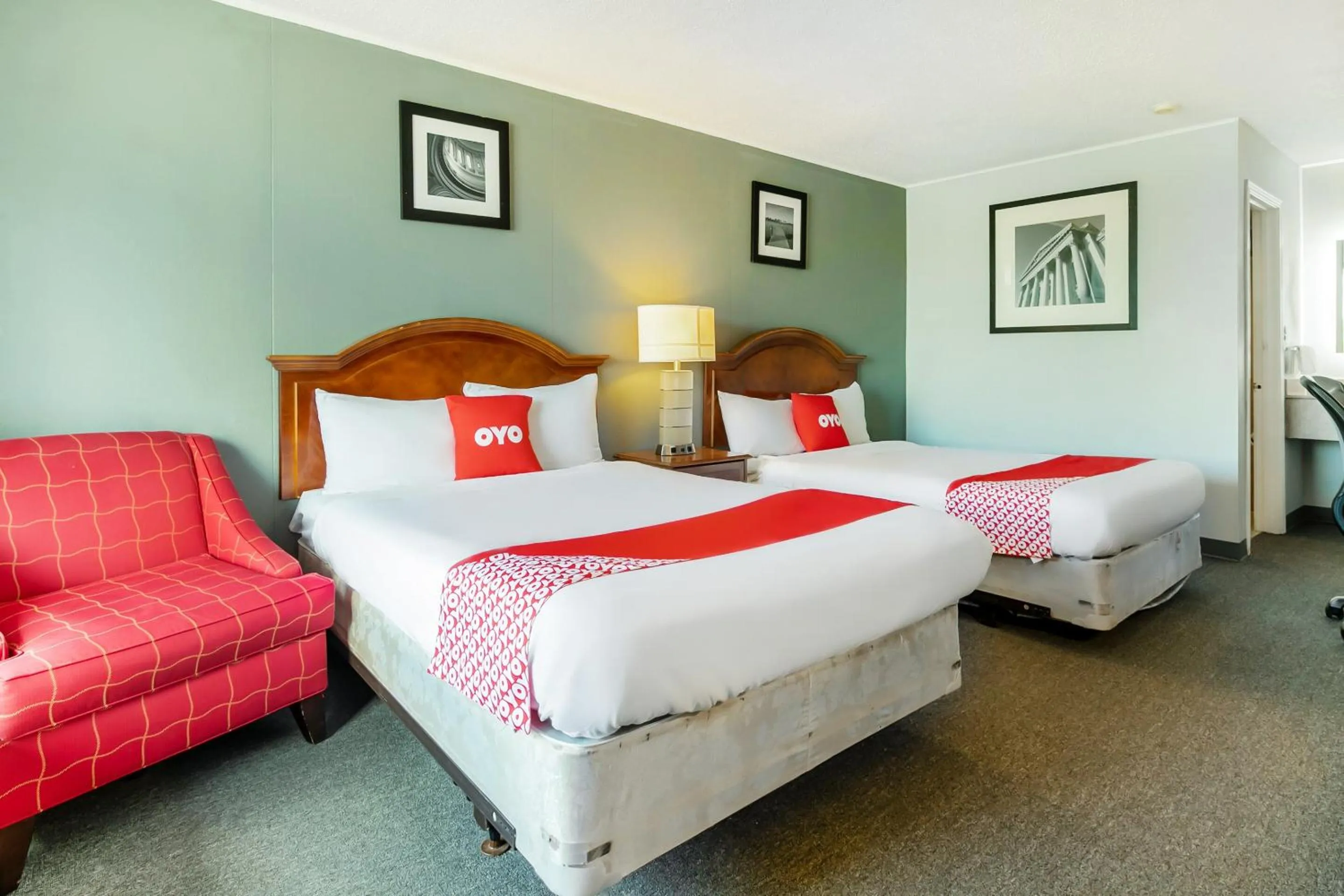 2 Full Bed in OYO Hotel Jennings Near Crowley, LA I-10