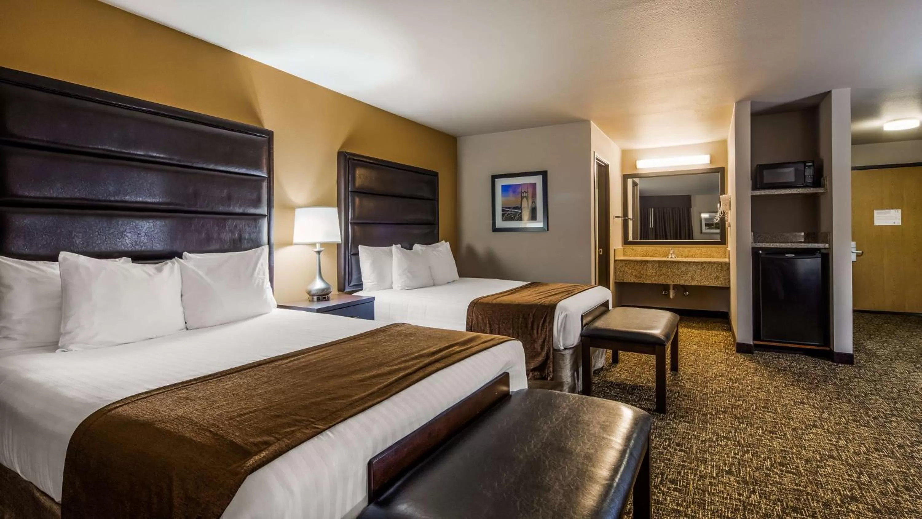 Deluxe Queen Room with Two Queen Beds - Non-Smoking in Best Western Oak Meadows Inn