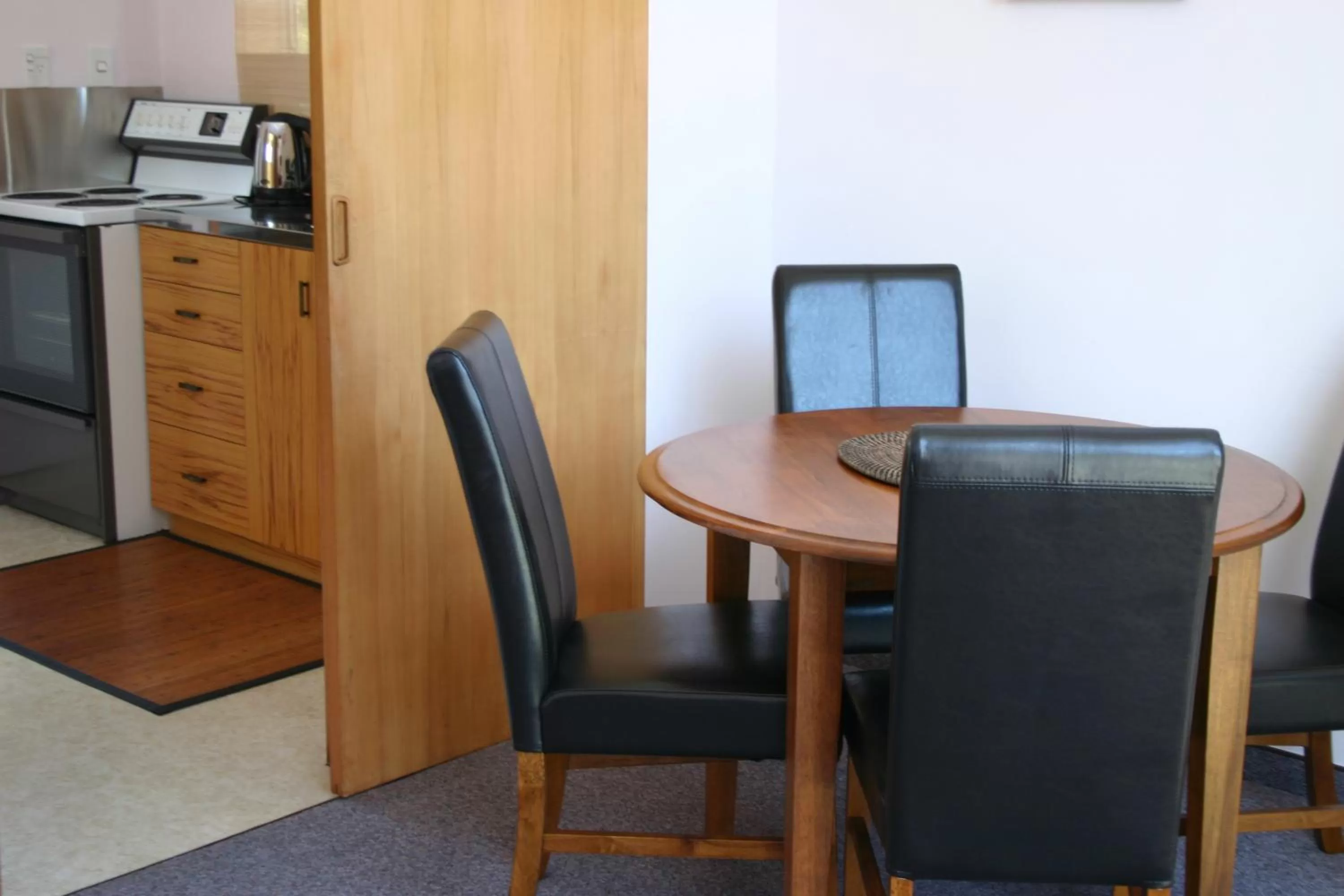 One-Bedroom Apartment in Apostles View Motel