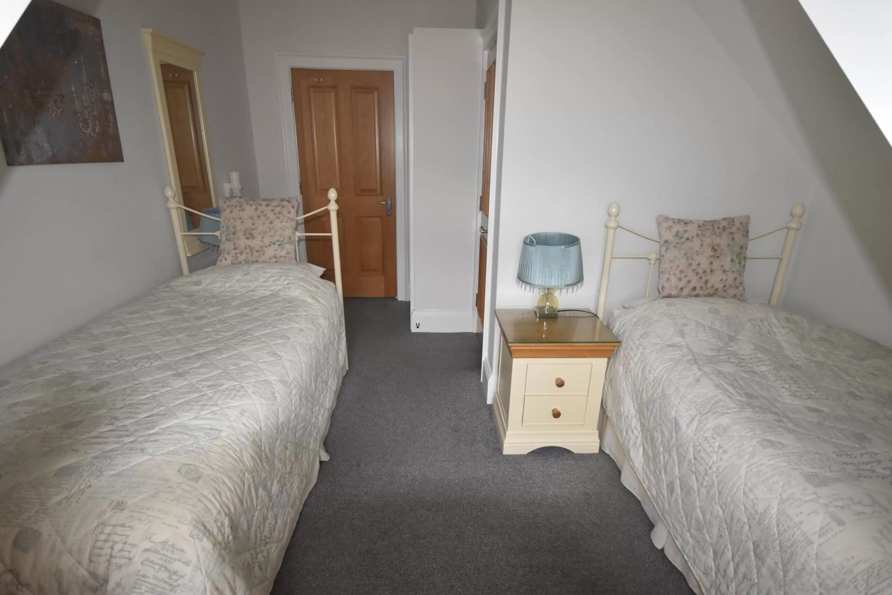 Twin Room in Gordon House