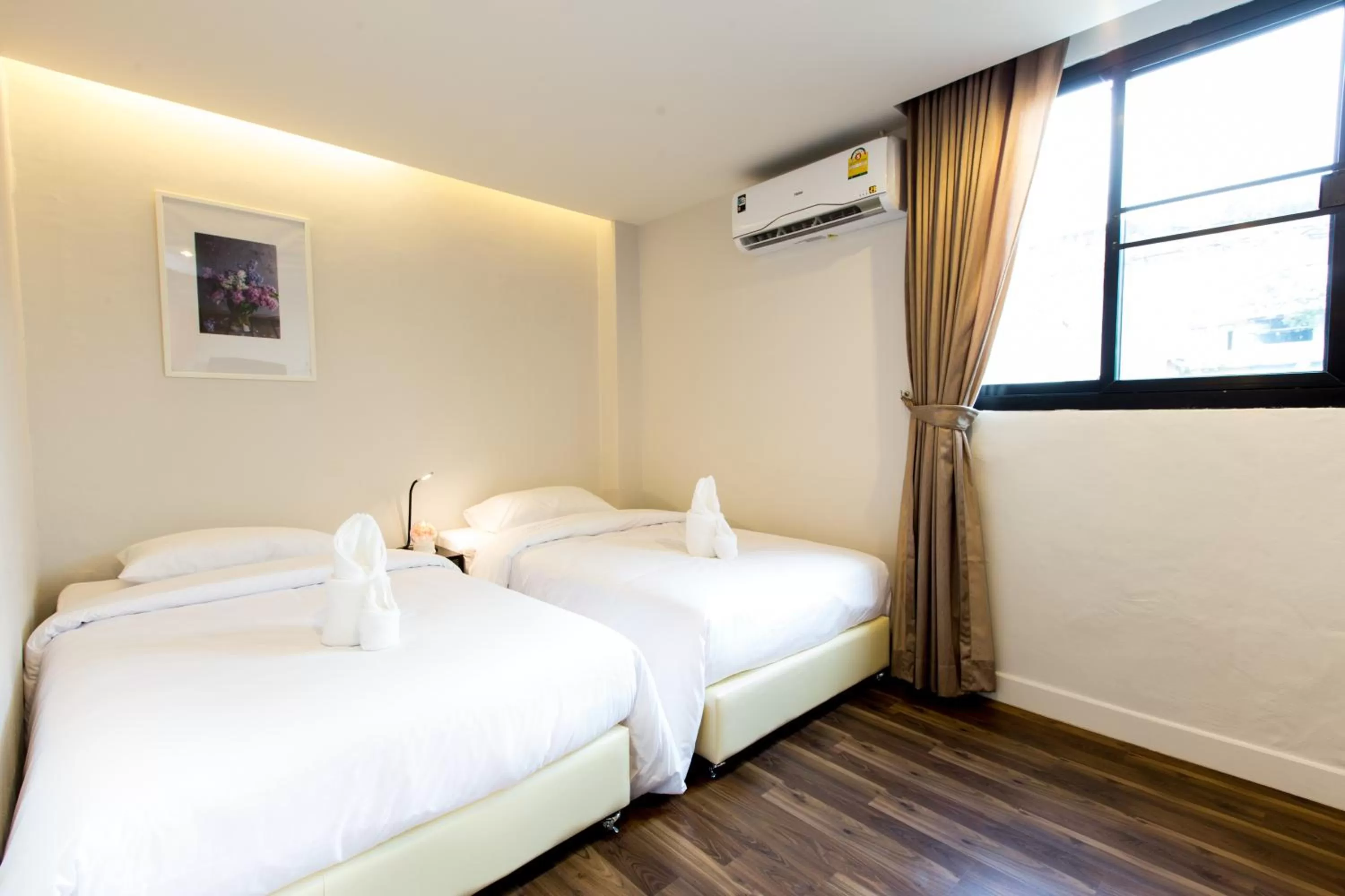 Superior Twin Room in Metro hotel