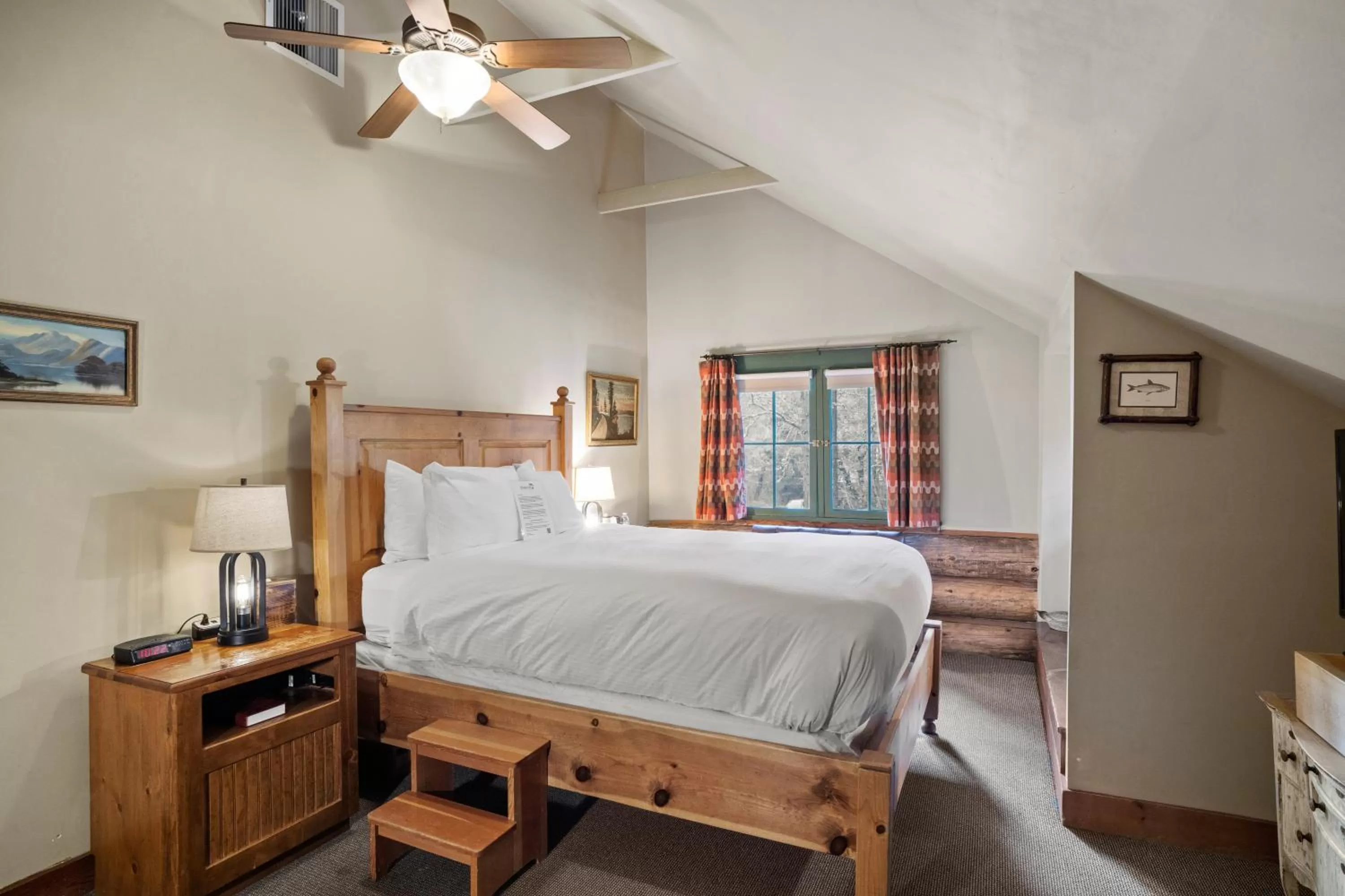 Queen Room in Weasku Inn