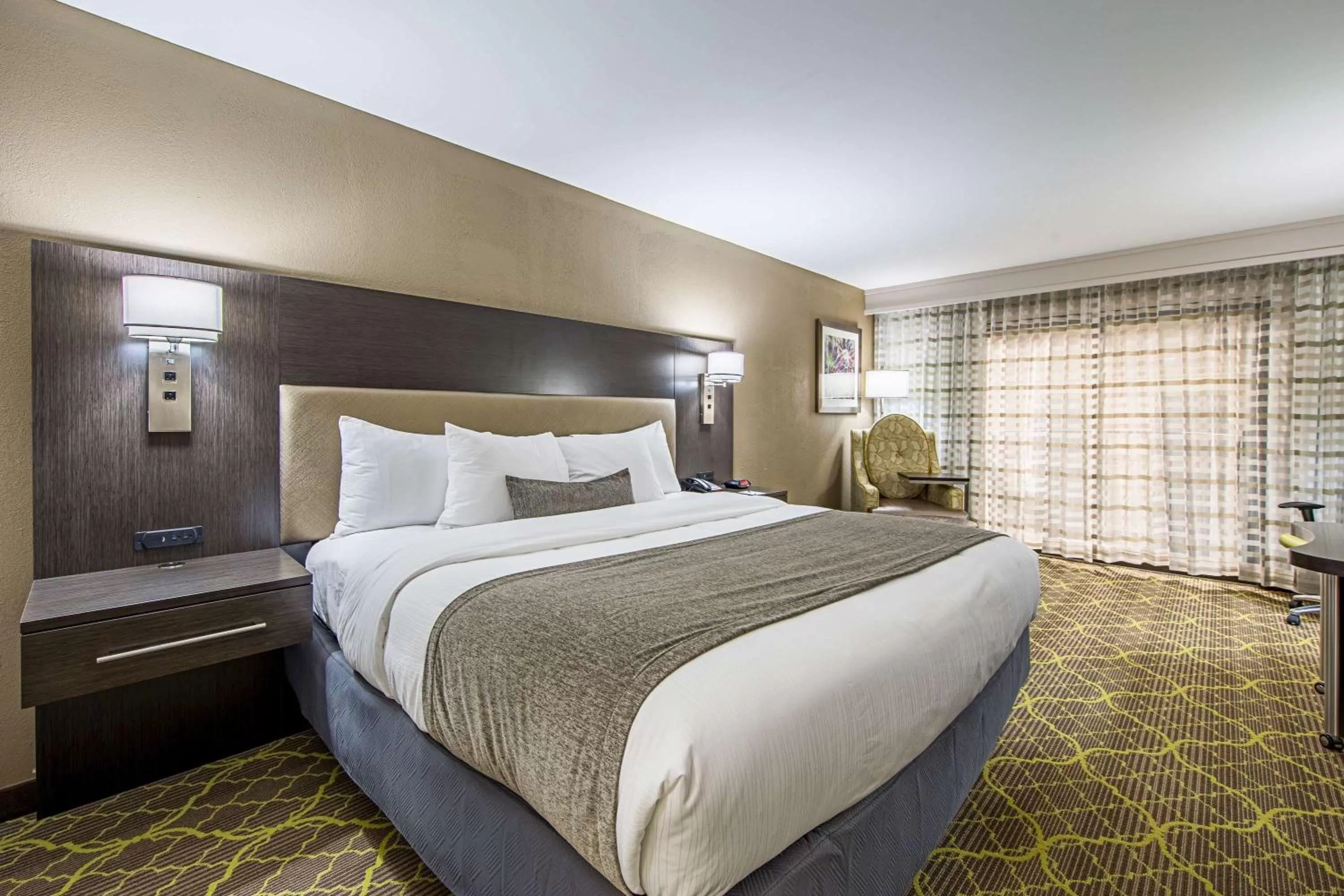King Room with Roll-in-Shower - Disability Access/Non-Smoking in Best Western Plus Clemson Hotel & Conference Center