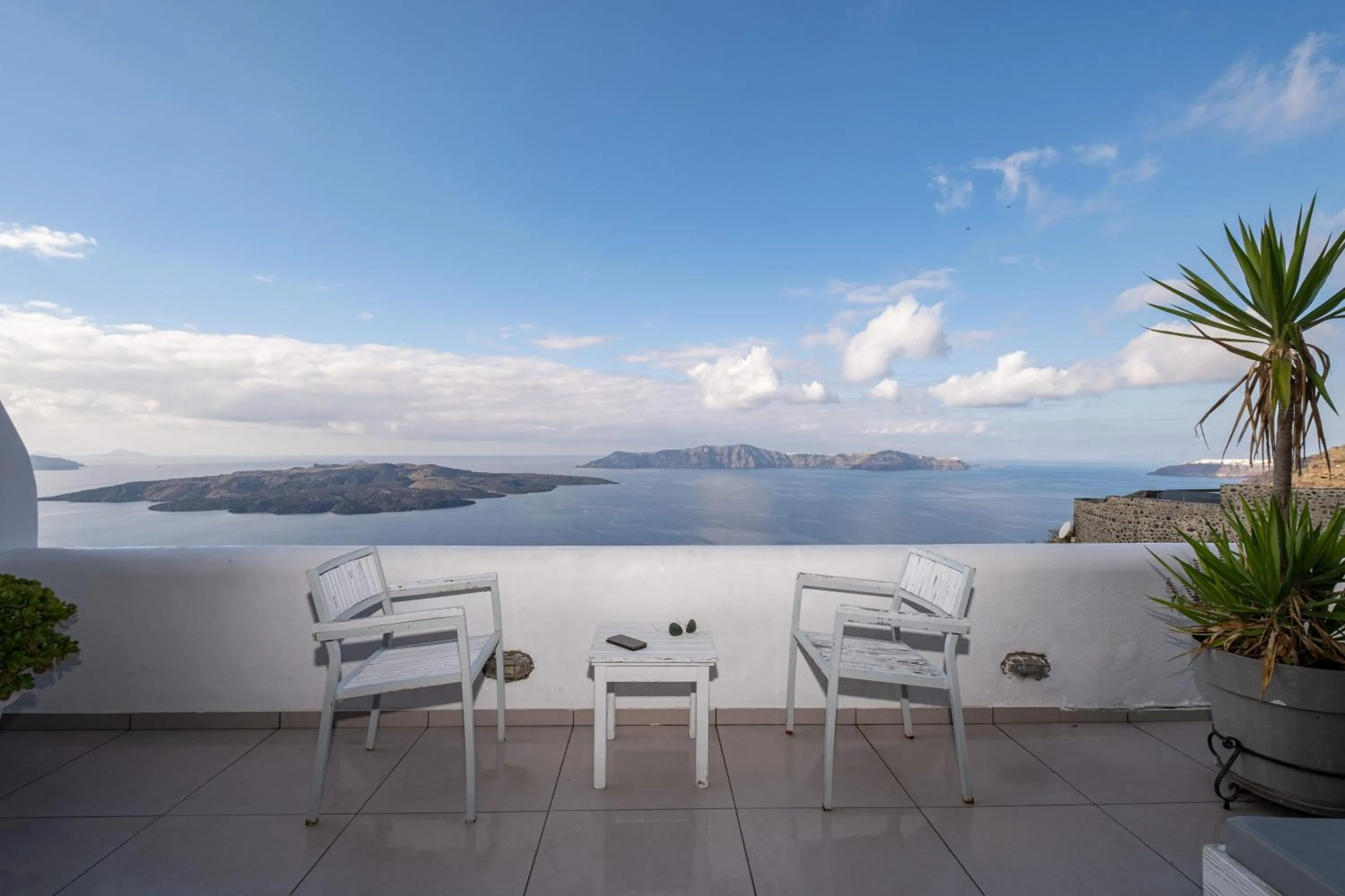 Executive Triple Room with Caldera View	 in Loucas on the Cliff