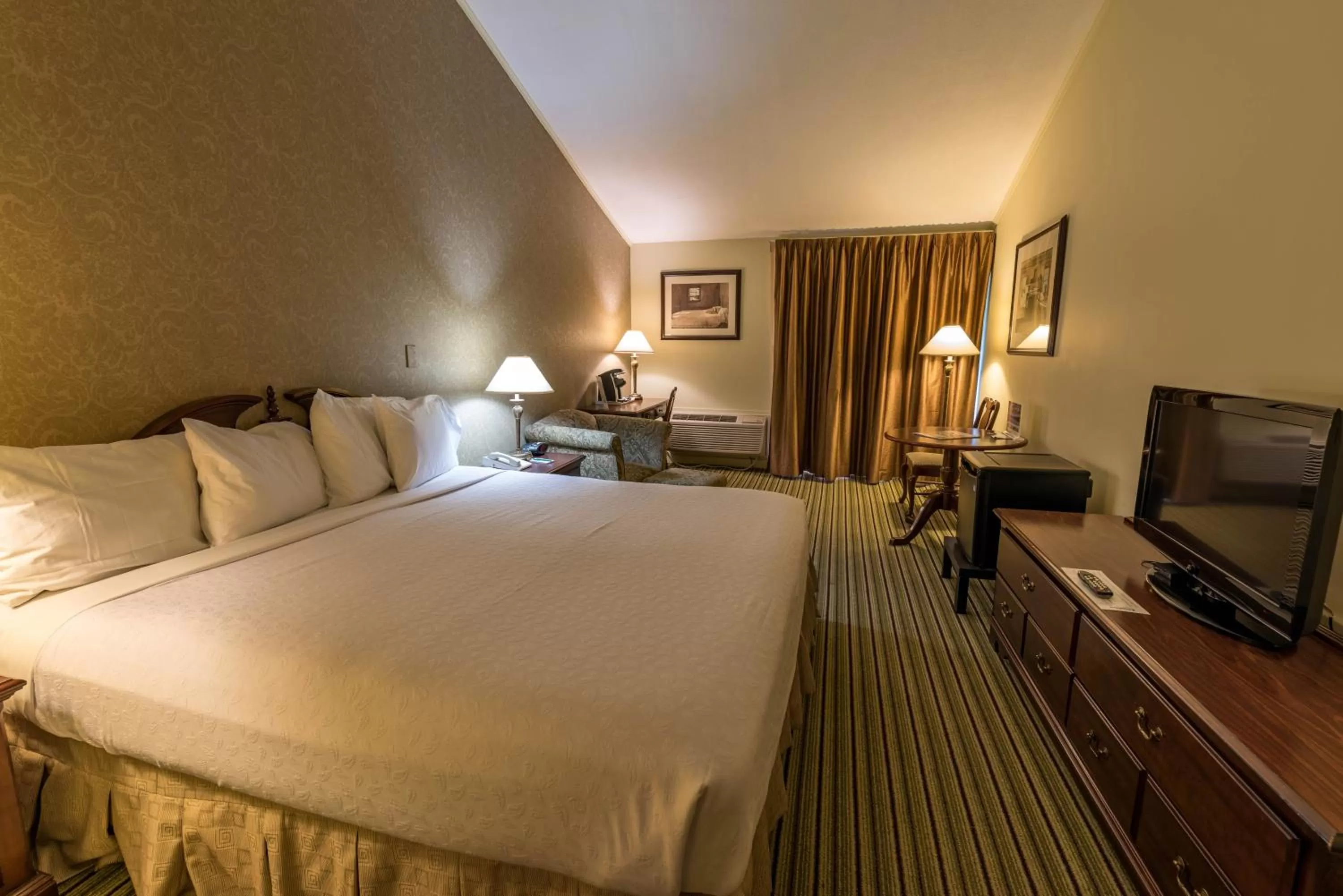 Single Room with Pool View in Interlaken Inn