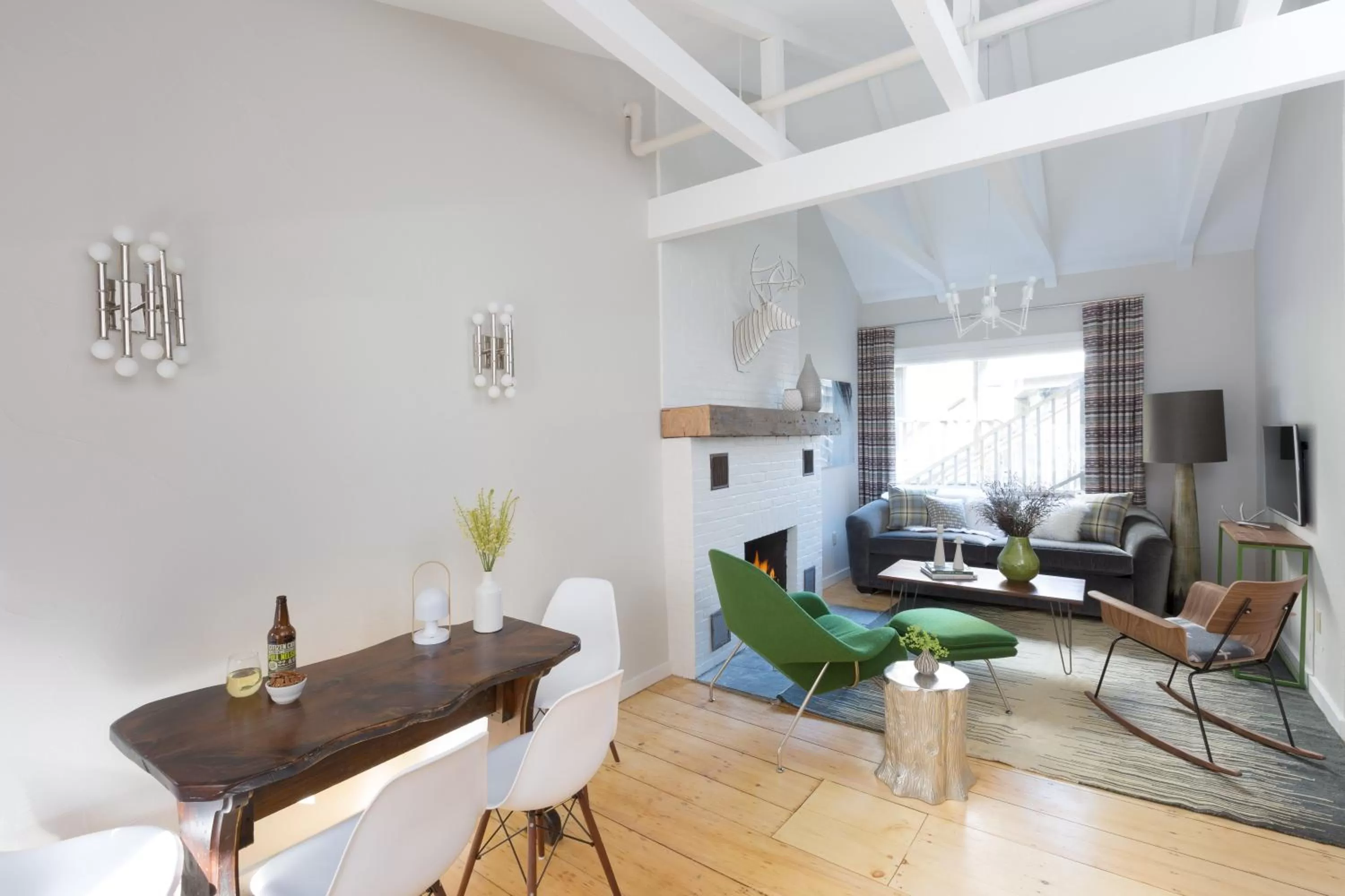 Living room in Field Guide Lodge
