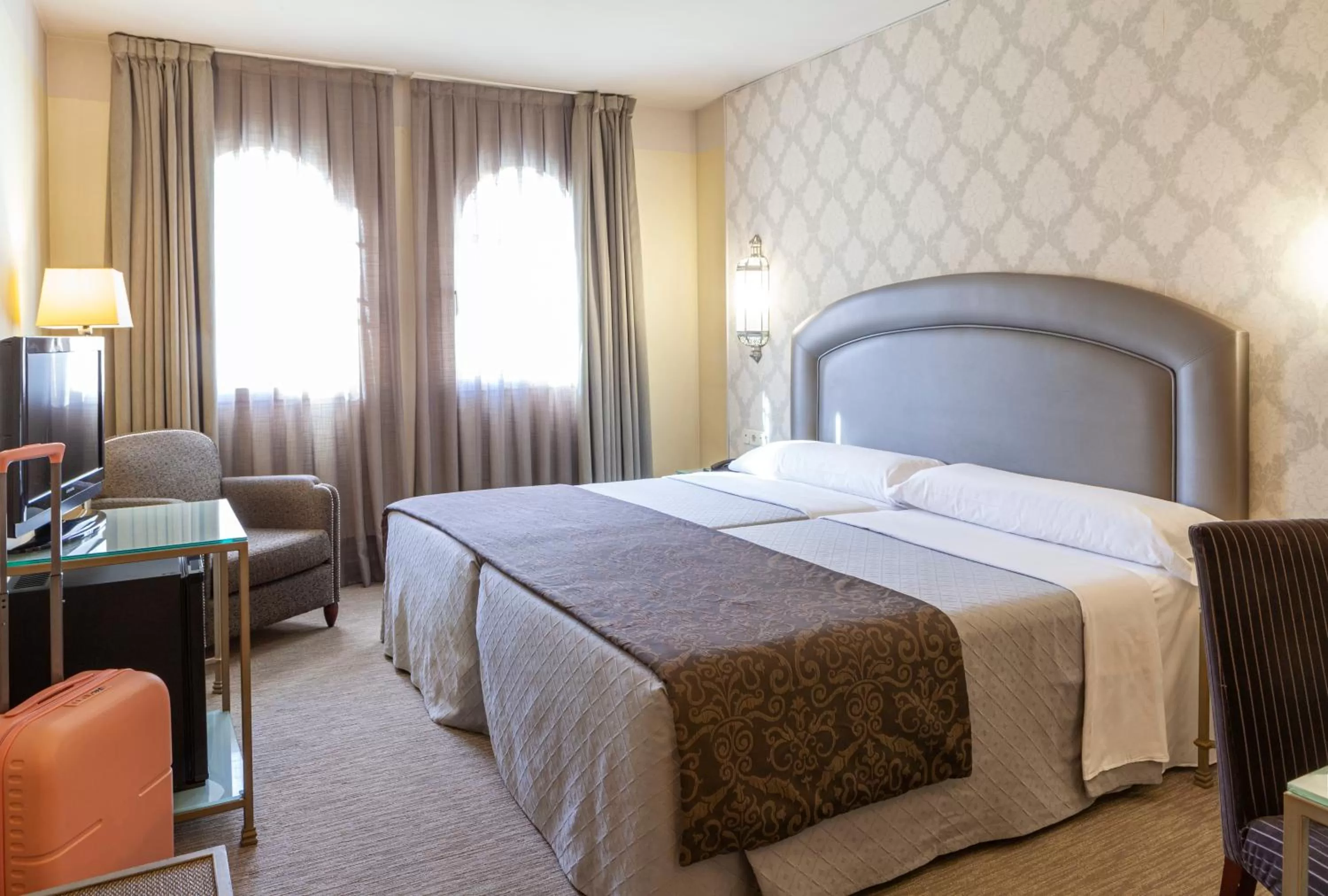 Double Room with Extra Bed (3 Adults) in Hotel Macià Alfaros