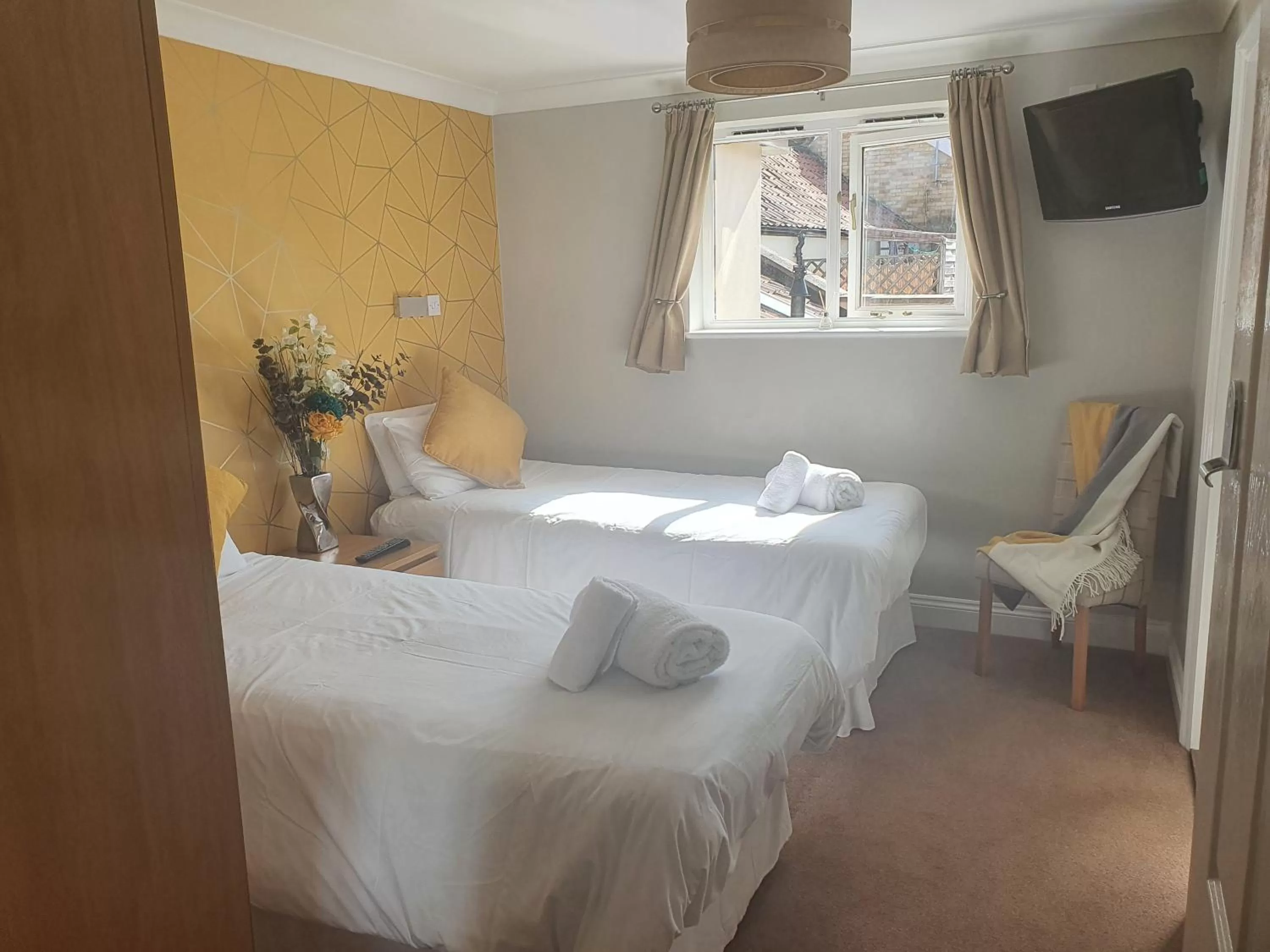 Twin Room with Shower - single occupancy in The Nags Head