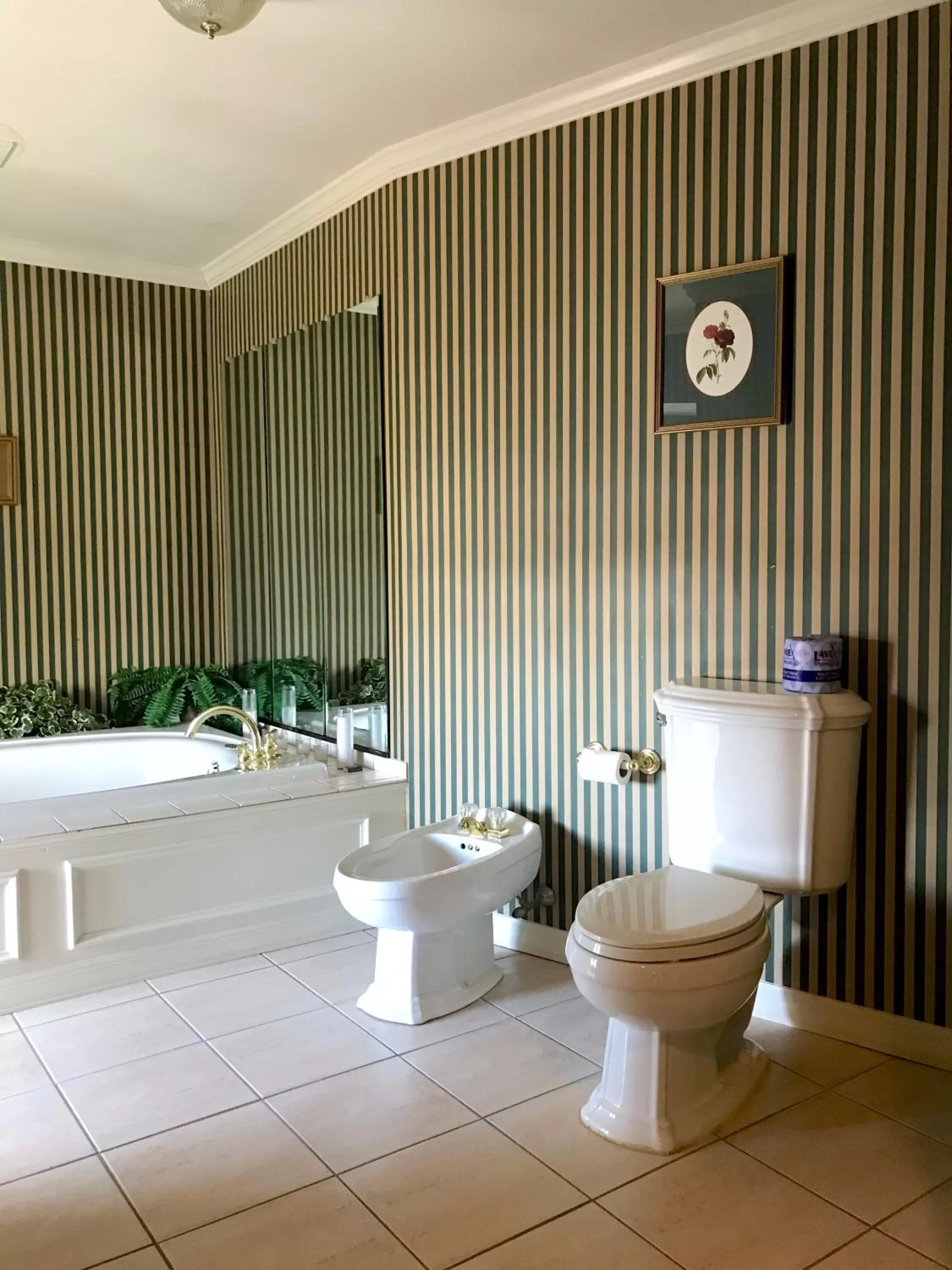 Queen Suite with Spa Bath in Waynebrook Inn