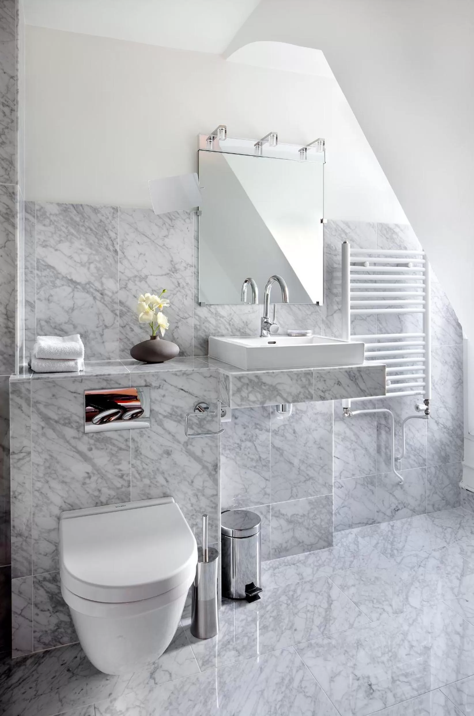 Superior Double Room with Street View in Hôtel Mayet