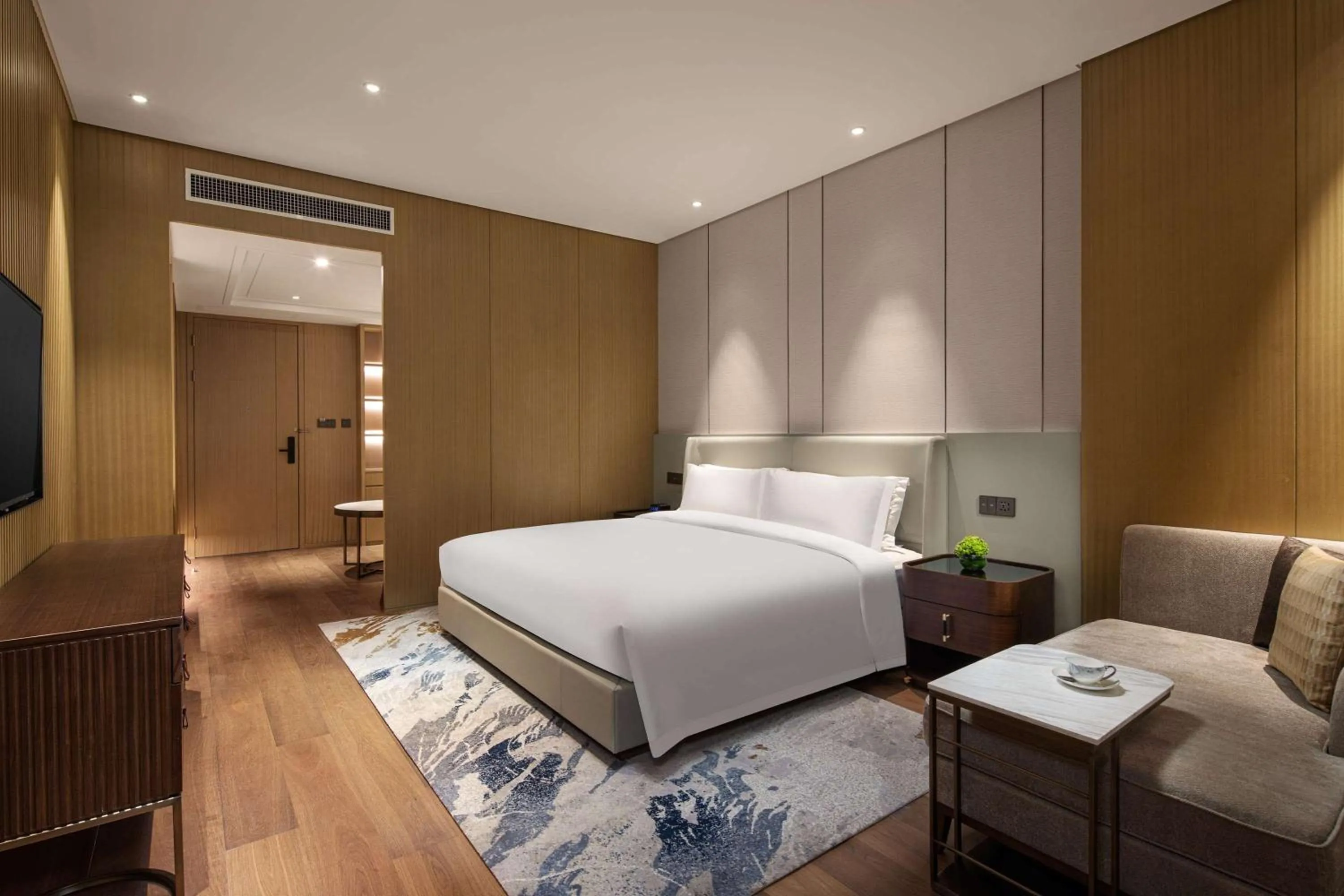 Deluxe King Suite in Wyndham Shanghai Pudong