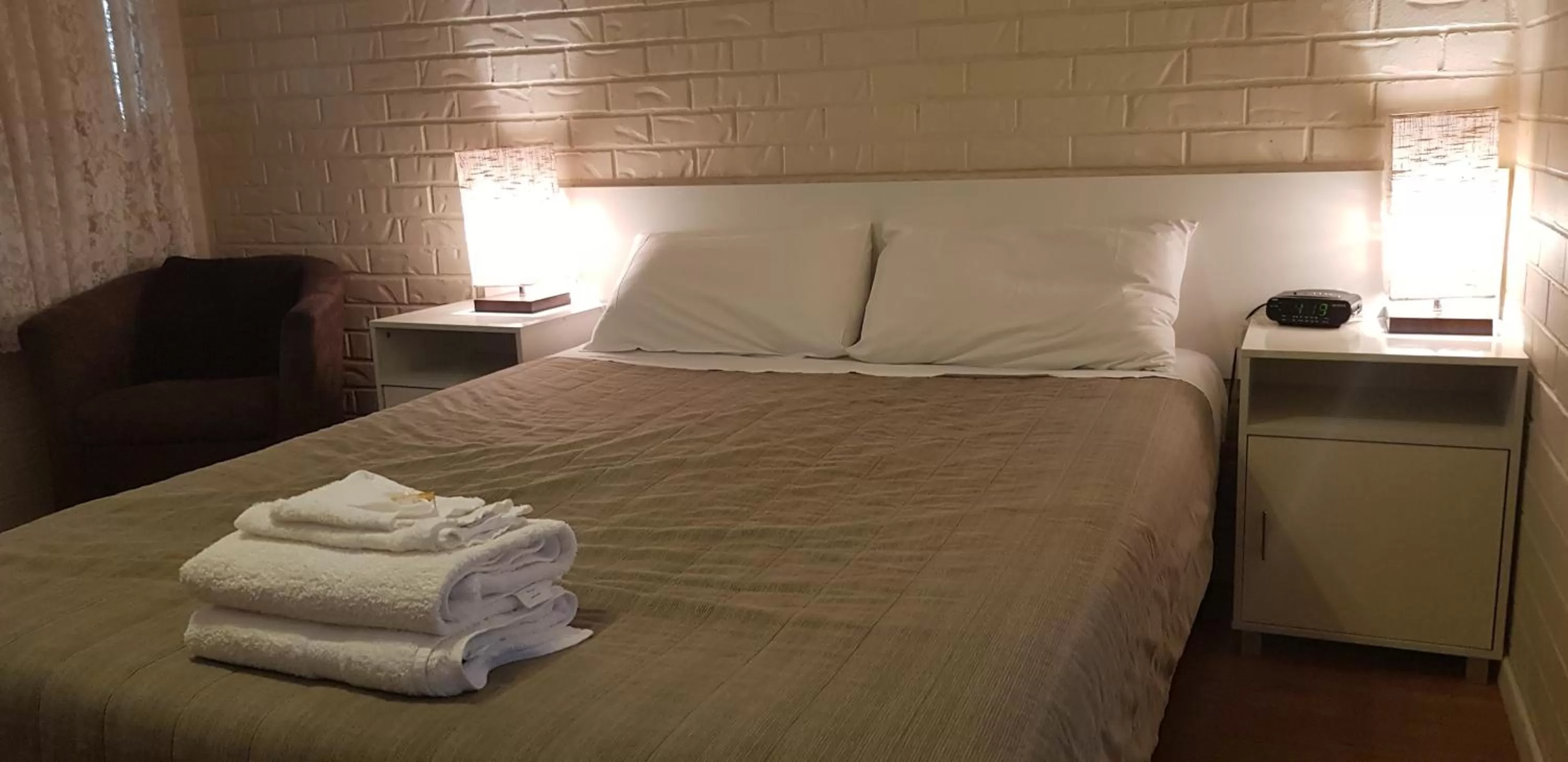 Queen Room in Bondi Motel