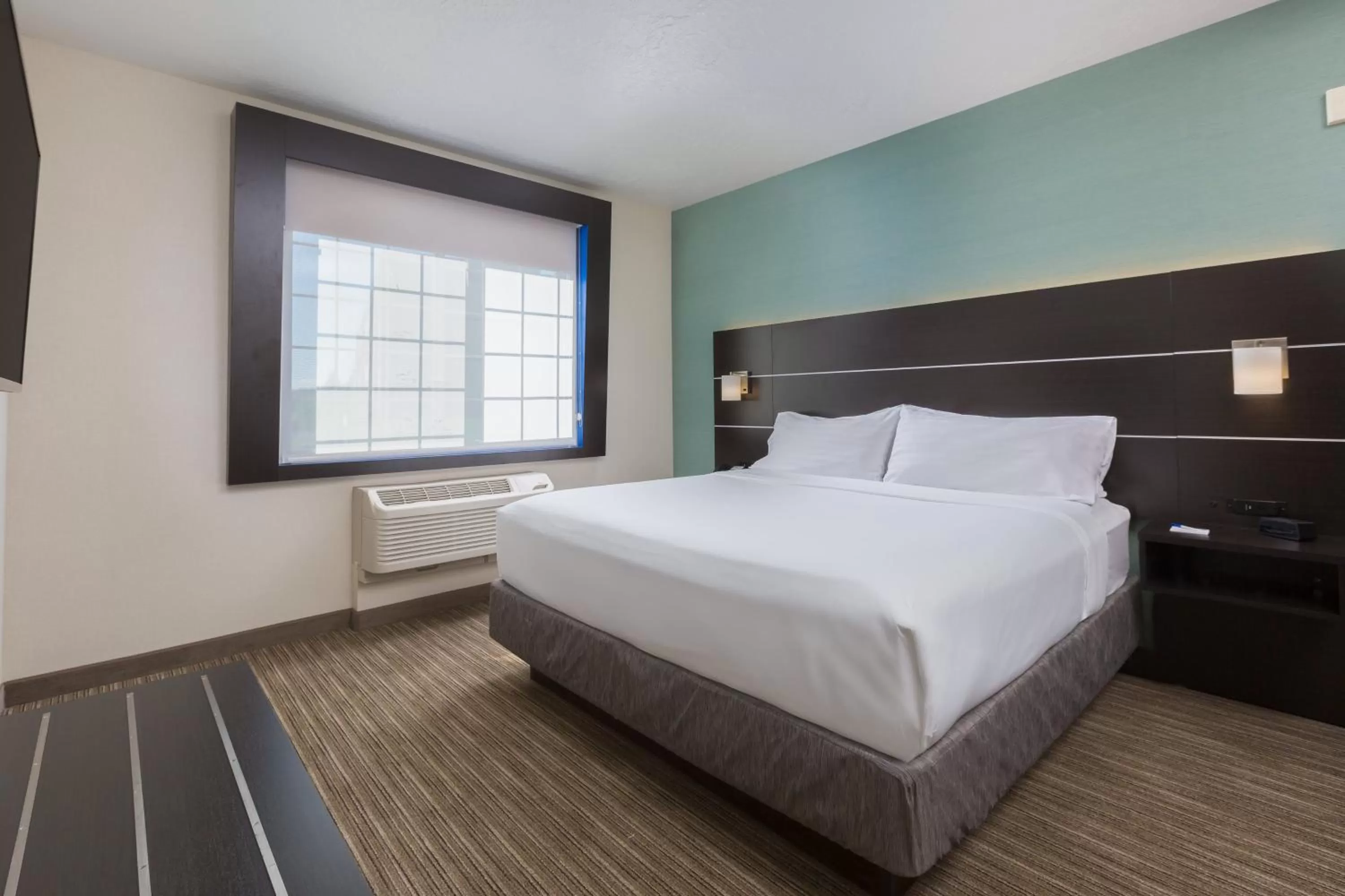 One-Bedroom King Suite with Sofa Bed in Holiday Inn Express Hotel & Suites Eugene Downtown - University by IHG